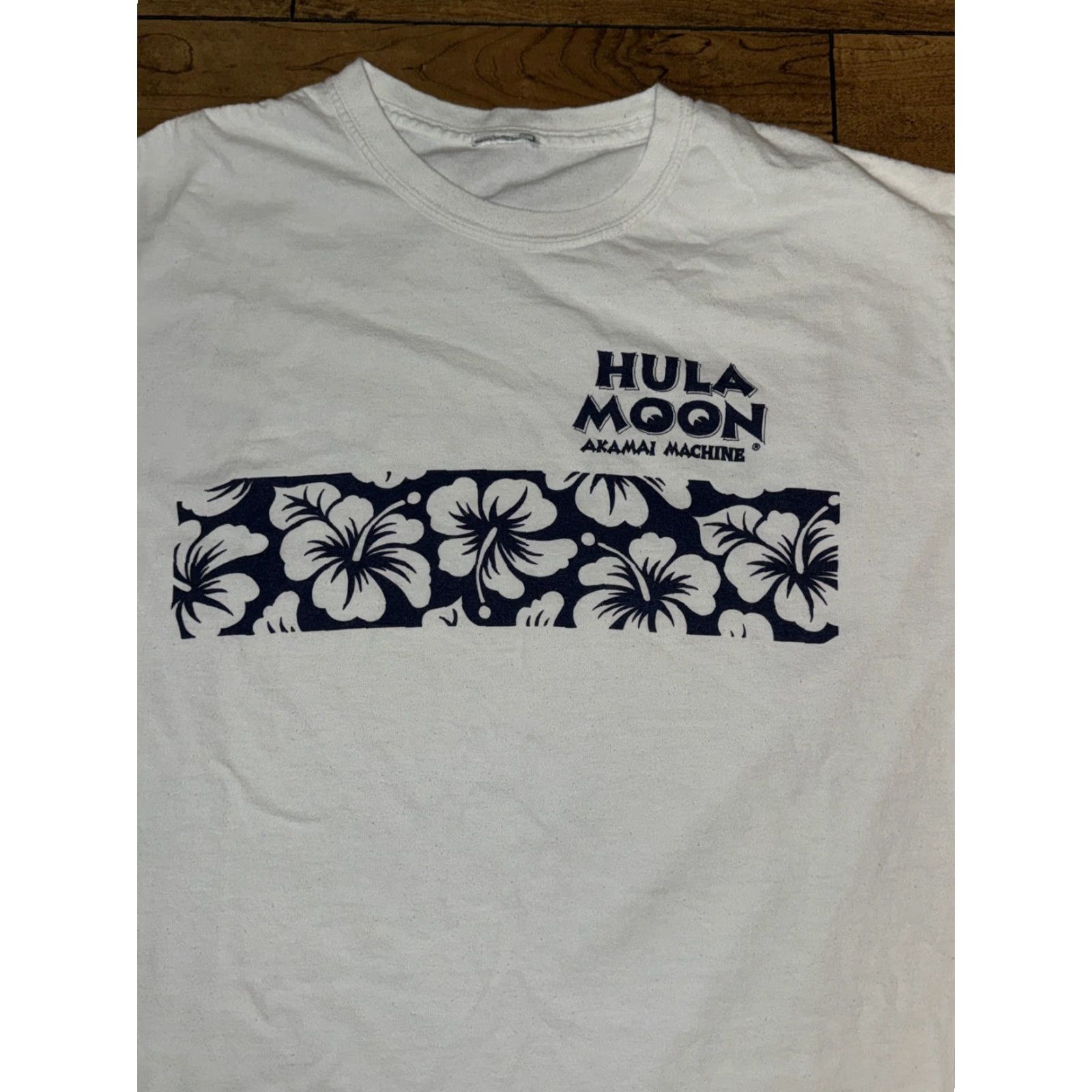 Vintage VINTAGE Moon Eyes Hula Floral T-Shirt White Large Mens White Crew Neck 20x26 Surf Cars Moon Eyes Floral Box Logo Size US L / EU 52-54 / 3 - 2 Thumbnail