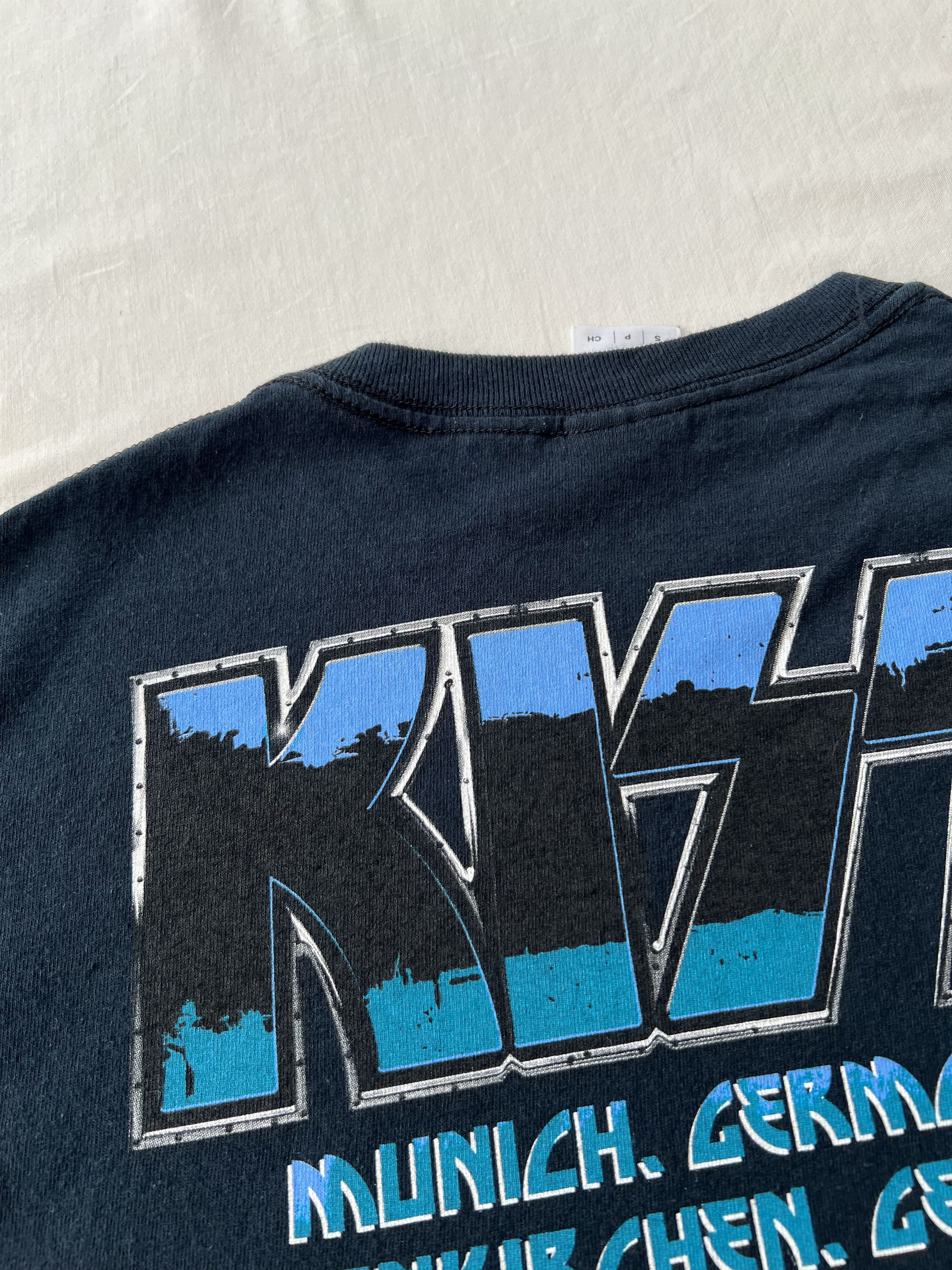 Band Tees Vintage 2015 Kiss Rock Band Tour Black T-shirt Size US S / EU 44-46 / 1 - 12 Thumbnail