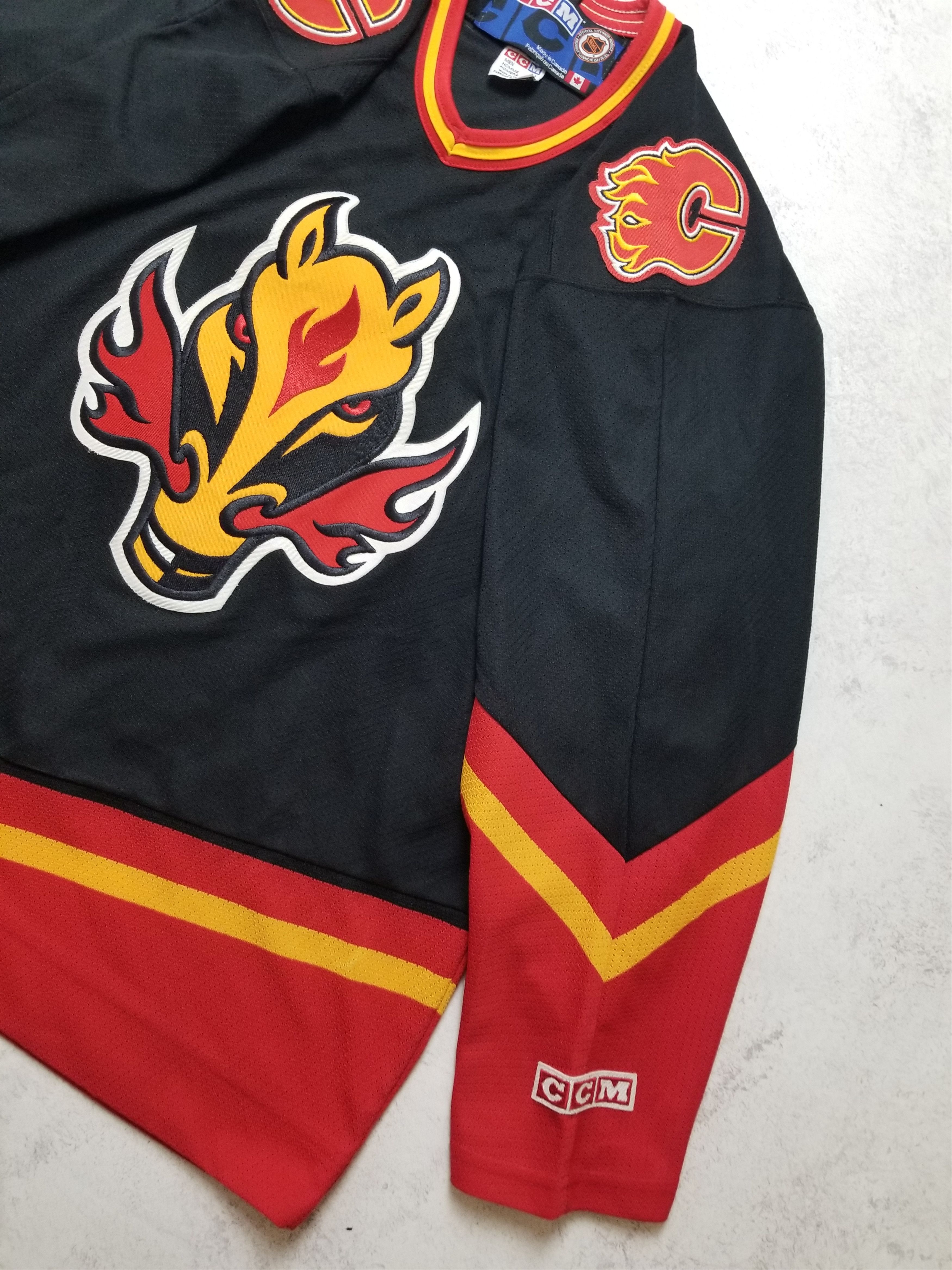 Ccm Vintage CCM Calgary Flames Blasty Horse Head Jersey Size US L / EU 52-54 / 3 - 10 Thumbnail