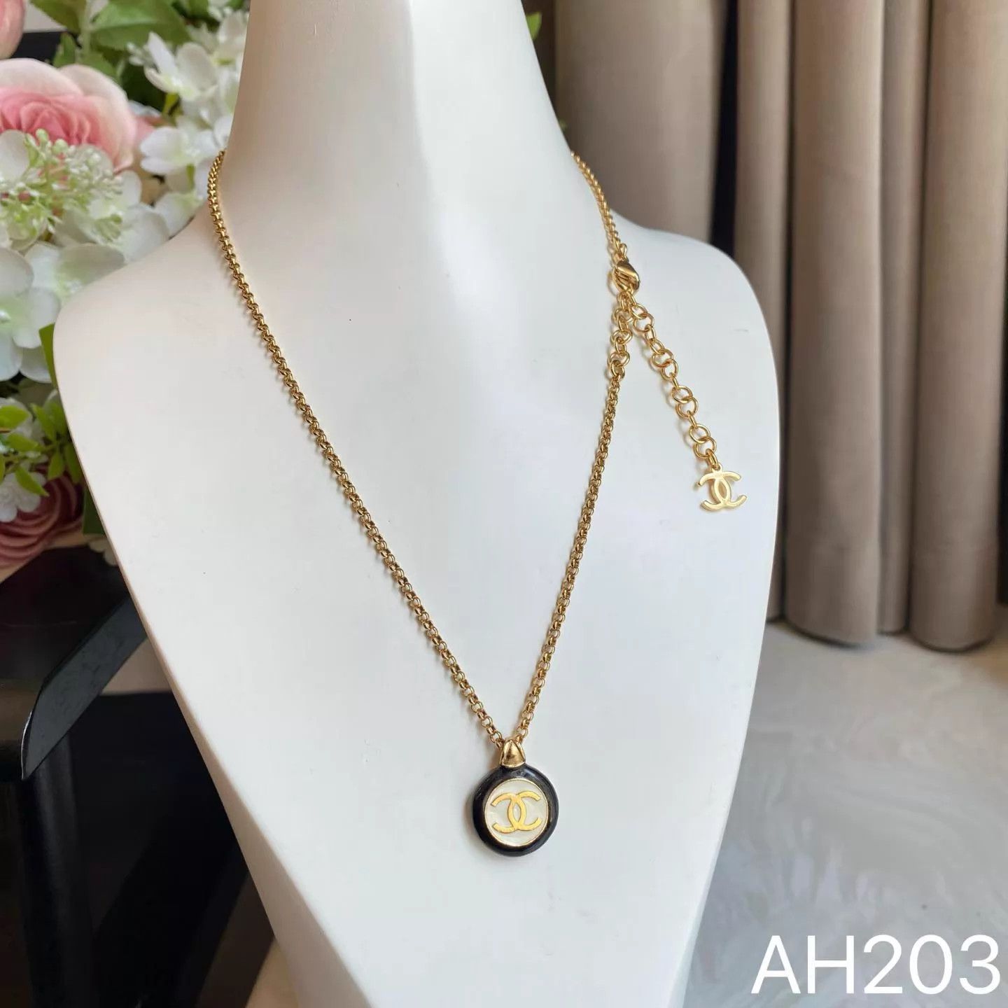 Chanel Chanel 24P Black & White CC Disk Necklace AH203 Size ONE SIZE - 6 Thumbnail