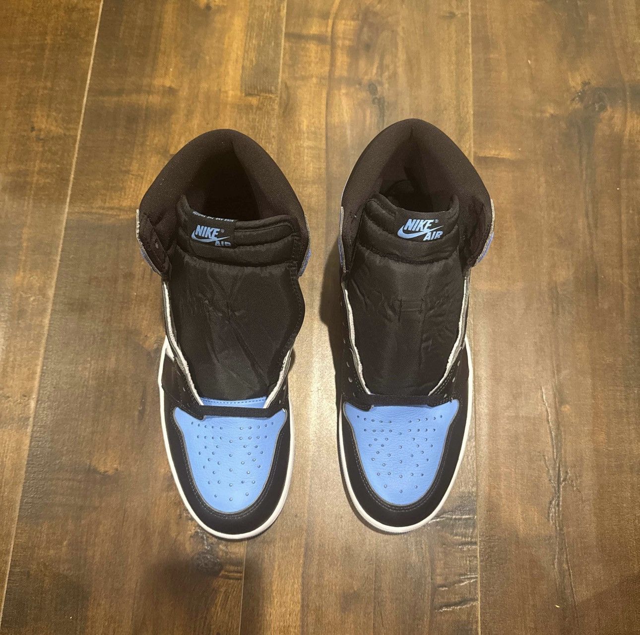 Jordan Brand Air Jordan 1 Retro High OG 'UNC Toe' Size US 12 / EU 45 - 4 Thumbnail