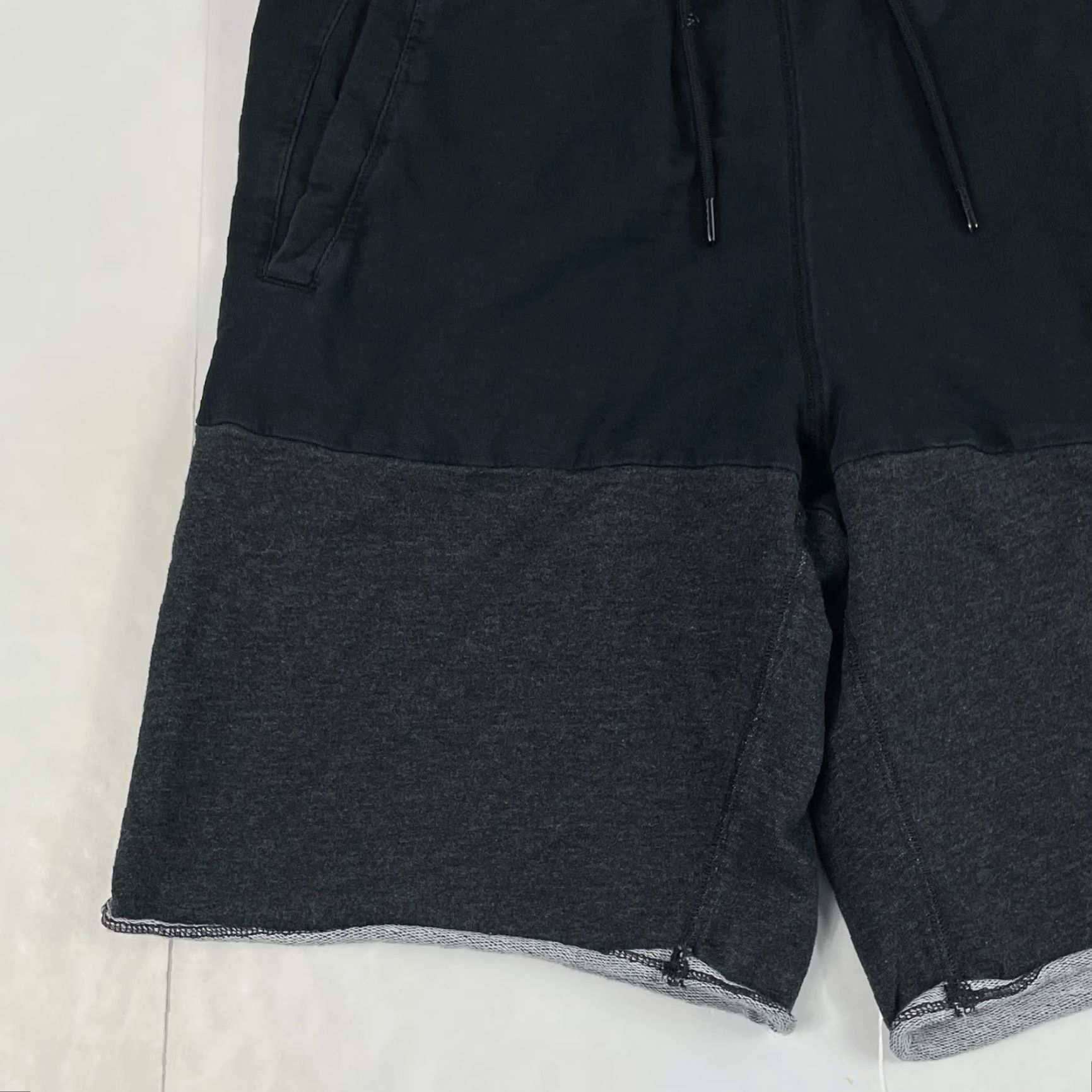 Nike Nike Shorts Mens Medium Black Swoosh Sweat Shorts Lined Workout Gym Basketball Size US 30 / EU 46 - 5 Thumbnail