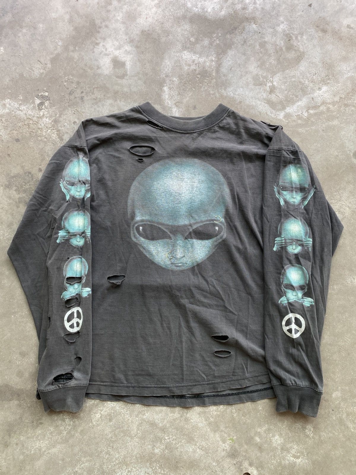 Vintage Sun faded & Distressed Alien 1996 L/S Size US L / EU 52-54 / 3 - 1 Thumbnail