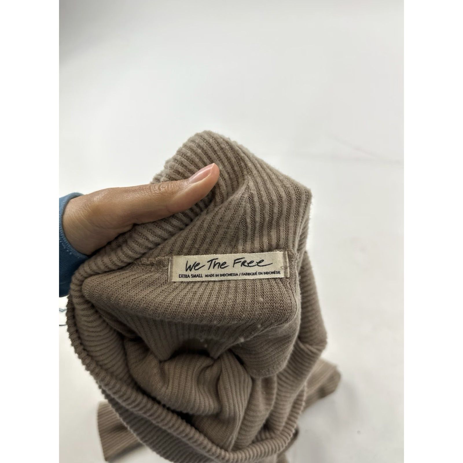 Free People We The Free Free People Top Women’s XS Beige Open Back Turtleneck Sweater Boho Size XS / US 0-2 / IT 36-38 - 5 Thumbnail