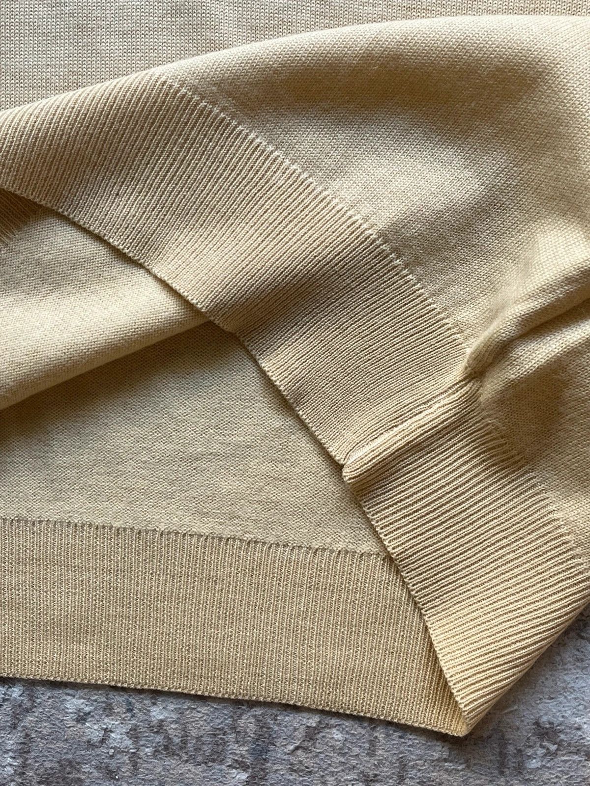 Burberry Burberry London Size 4 / S V Neck Sweater Size US S / EU 44-46 / 1 - 5 Thumbnail