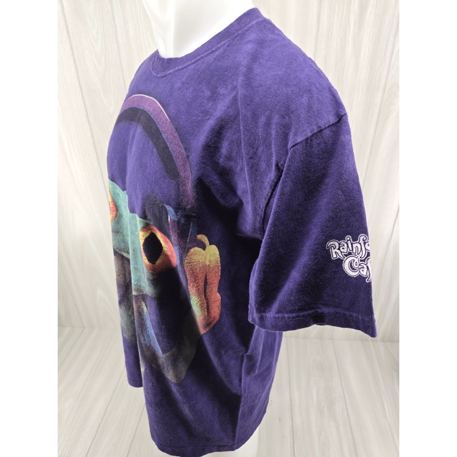 The Mountain VINTAGE The Mountain Rainforest Cafe Manimals Frog Purple T-Shirt Size L Unisex Adults Short Sleeve Crew Neck 2011 Graphic Tee Size US L / EU 52-54 / 3 - 6 Thumbnail
