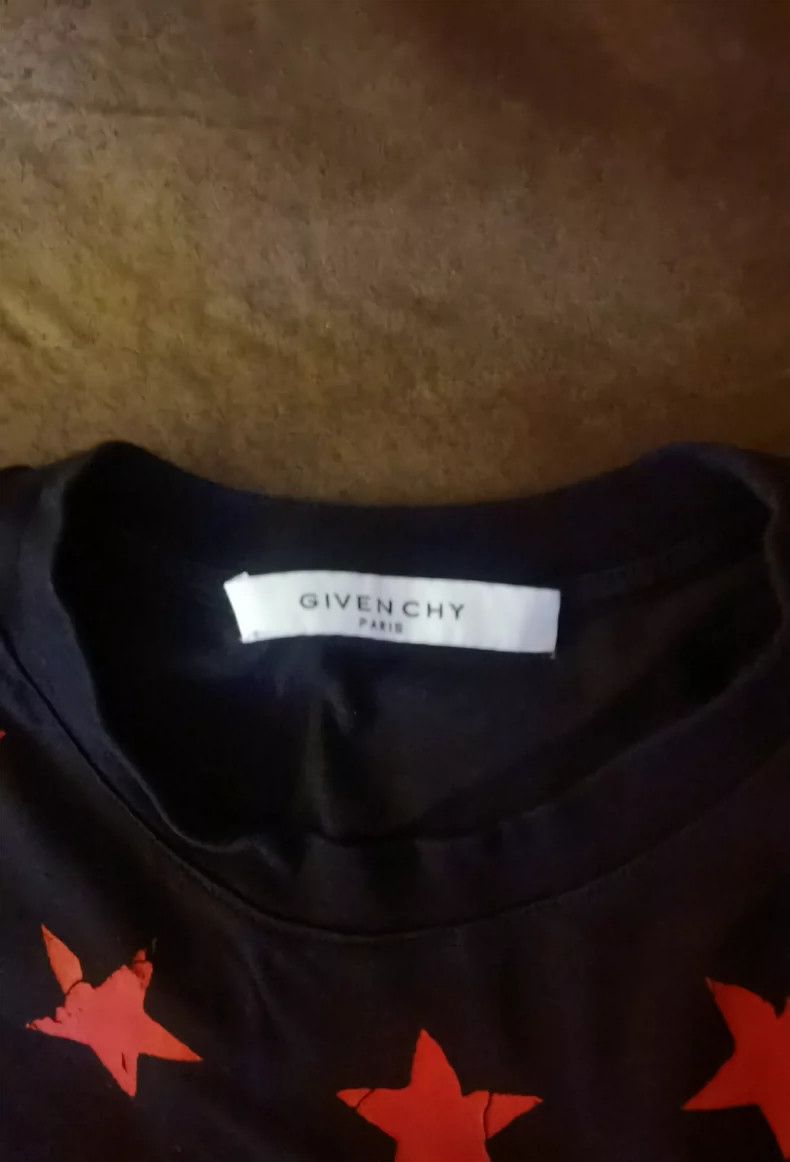Givenchy Givenchy Black base with red five-pointed star short-sleeve Size US S / EU 44-46 / 1 - 2 Thumbnail