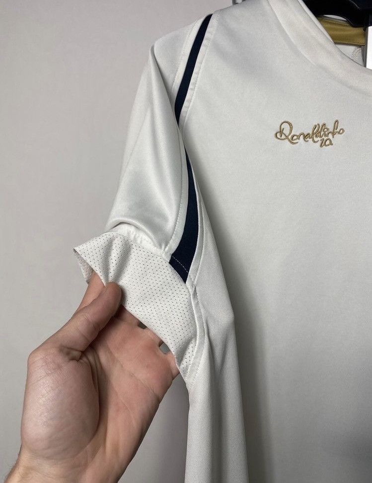 Nike Vintage Nike #10 Ronaldinho Dry-fit T-shirt Jersey Size US L / EU 52-54 / 3 - 7 Thumbnail