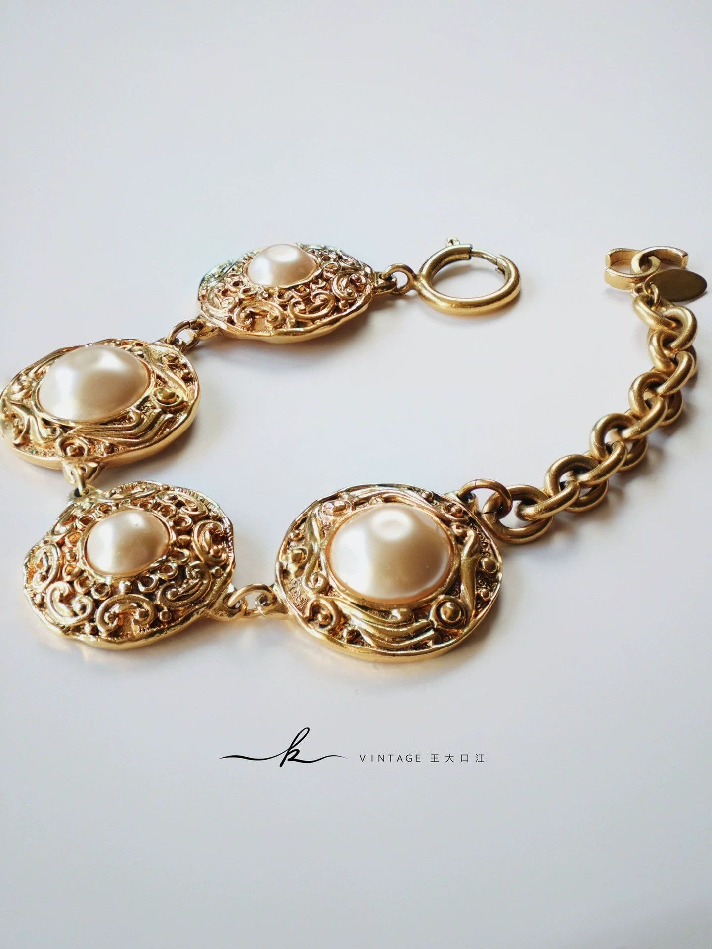 Chanel Chanel Vintage Gold-Tone Pearl Bracelet Size ONE SIZE - 3 Thumbnail