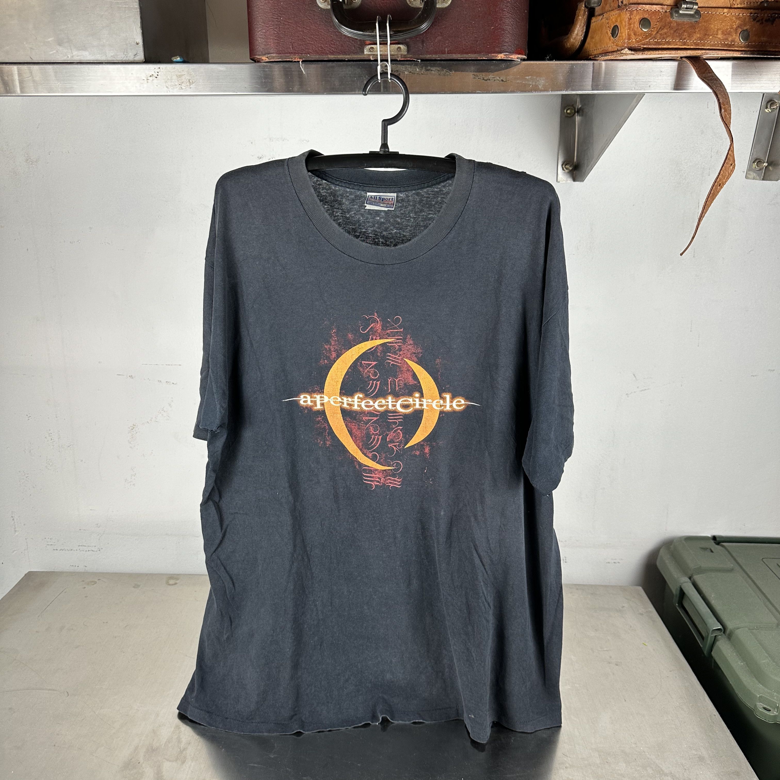 Vintage Vintage 2003 A Perfect Circle Rock Band Graphic T-Shirt