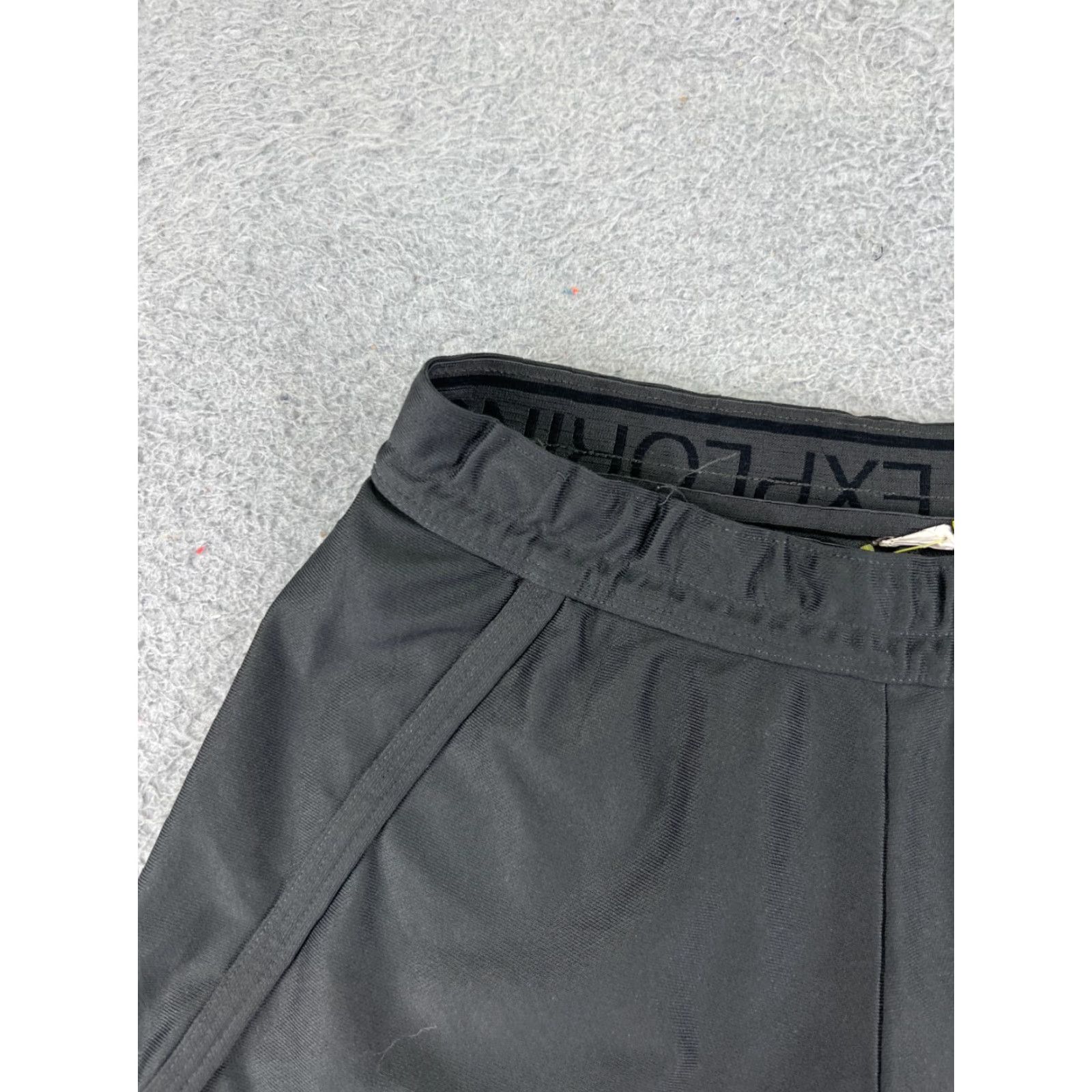 The North Face The North Face Shorts Womens XS Gray Nylon Elastic Waist Run Gym 3" Inseam Regular Fit Large List: Not allowed. Size 26" / US 2 / IT 38 - 4 Thumbnail