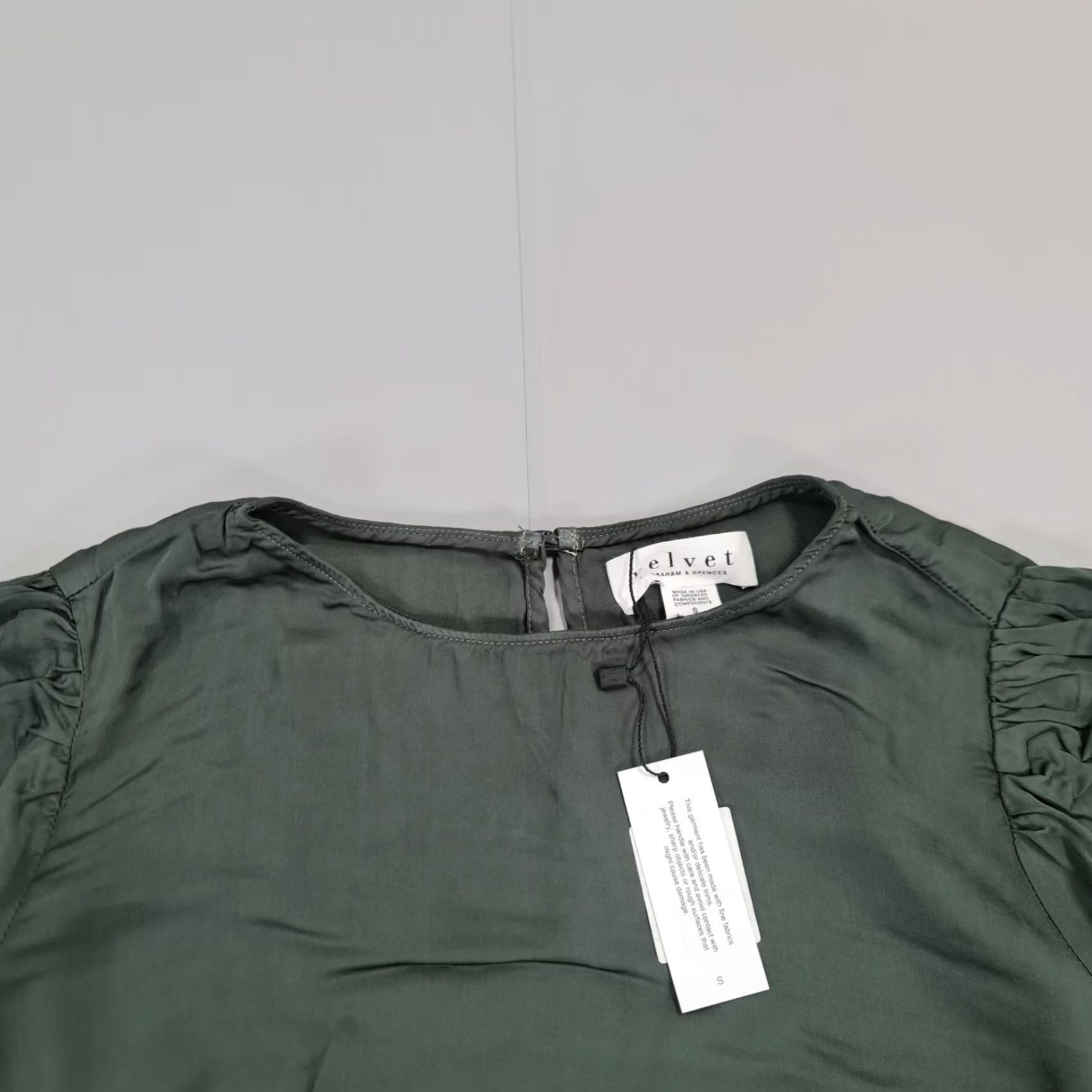 Velvet Velvet by Graham & Spencer Blouse Womens Green Satin Long Sleeves Round Neck XS S? Size S / US 4 / IT 40 - 2 Thumbnail