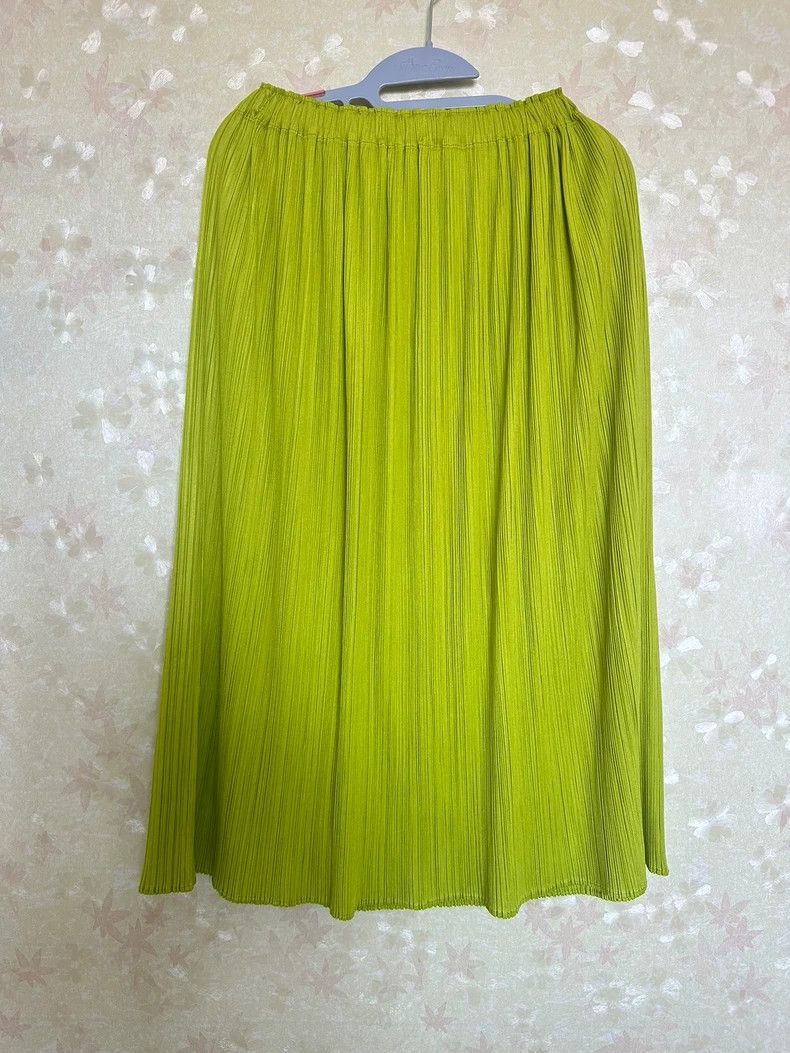 Issey Miyake Issey Miyake Apple green skirt Size 25" / US 0 / IT 36 - 1 Thumbnail