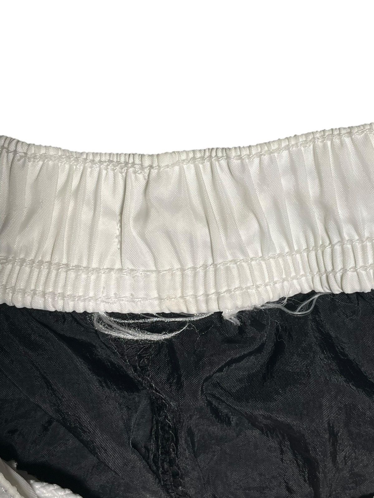 Nike × Vintage Vintage 90s Nike Shorts Size US 32 / EU 48 - 4 Thumbnail