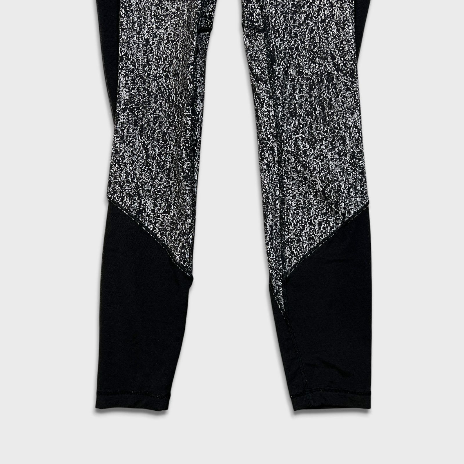 Lululemon Lululemon Fit Physique Tight Luon Suited Jacquard Yoga Size 27" / US 4 / IT 40 - 4 Thumbnail