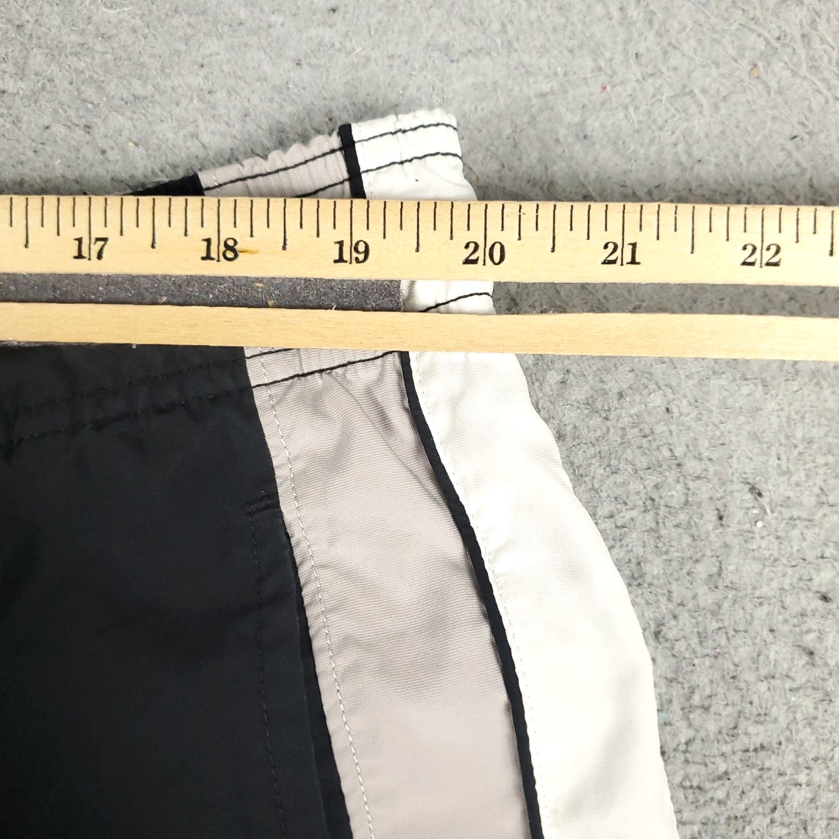 Nike VINTAGE Nike Shorts Mens XL Gray Swoosh Beach Board Swim Trunks Size US 36 / EU 52 - 4 Thumbnail