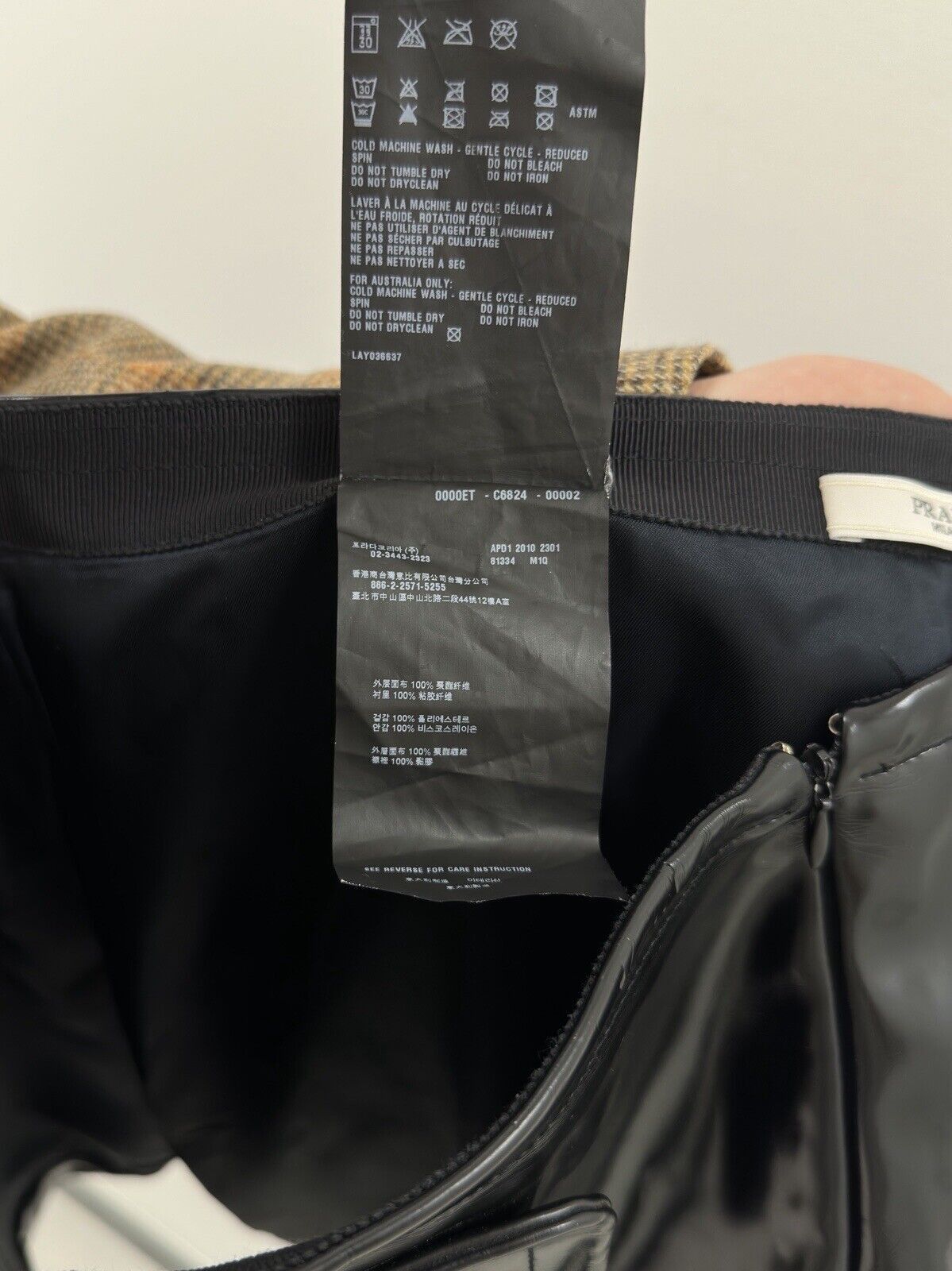 Prada Prada Vinyl Trapezoid A-Line Skirt Black Size 44 Size 30" / US 8 / IT 44 - 21 Thumbnail