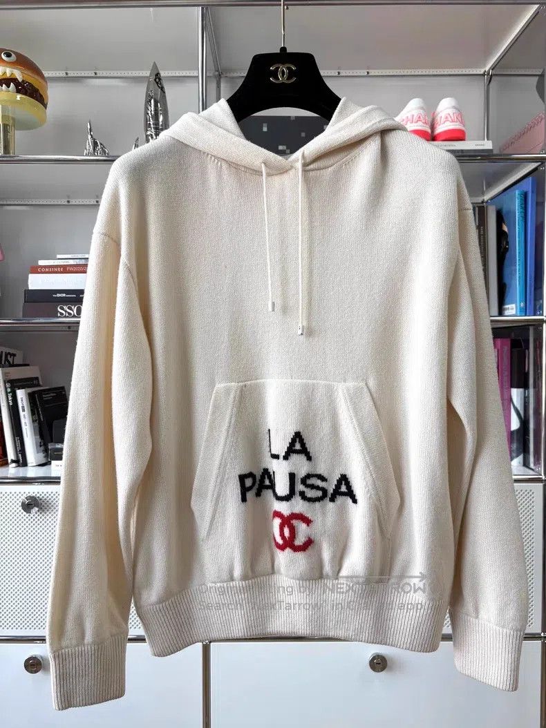 Chanel Chanel Cruise Series Beige Logo Embroidered Hooded Knitwea Size XS / US 0-2 / IT 36-38 - 1 Thumbnail