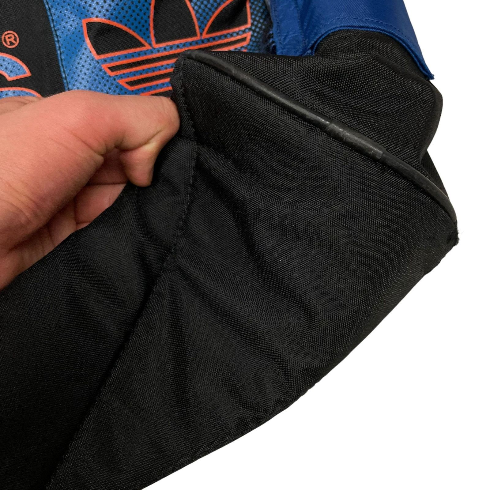 Adidas × Vintage Adidas Adults Black Blue 3-Stripes Wide Strap Crossbody Bag Size ONE SIZE - 4 Thumbnail