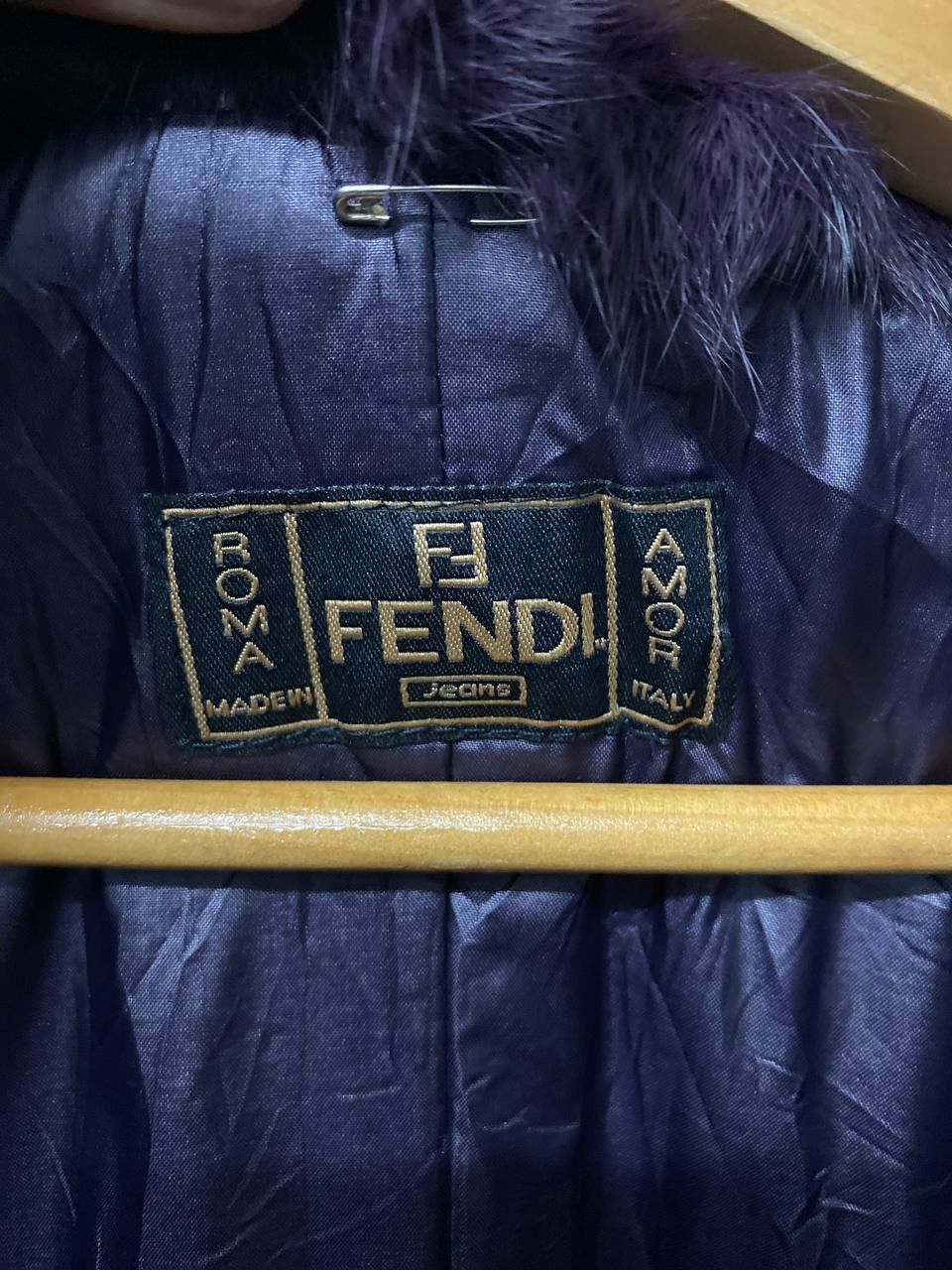 Fendi vintage fendi roma long puffer jacket fur collar nice design Size L / US 10 / IT 46 - 5 Thumbnail