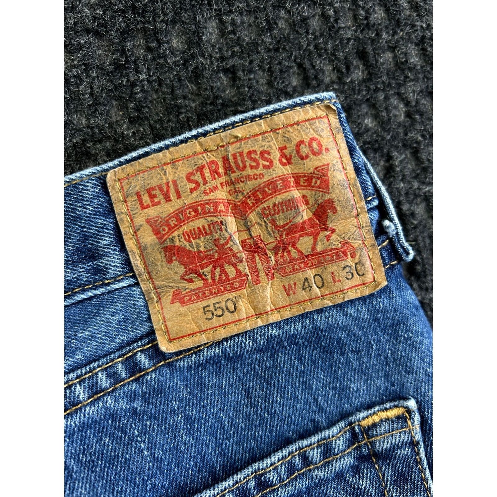 Levi's Levi’s 550 Jeans Relaxed Fit Men’s 40 x 30 Light Wash Blue Denim Jeans Logo 5-Pocket Blue Mens Regular Size US 40 / EU 56 - 4 Thumbnail