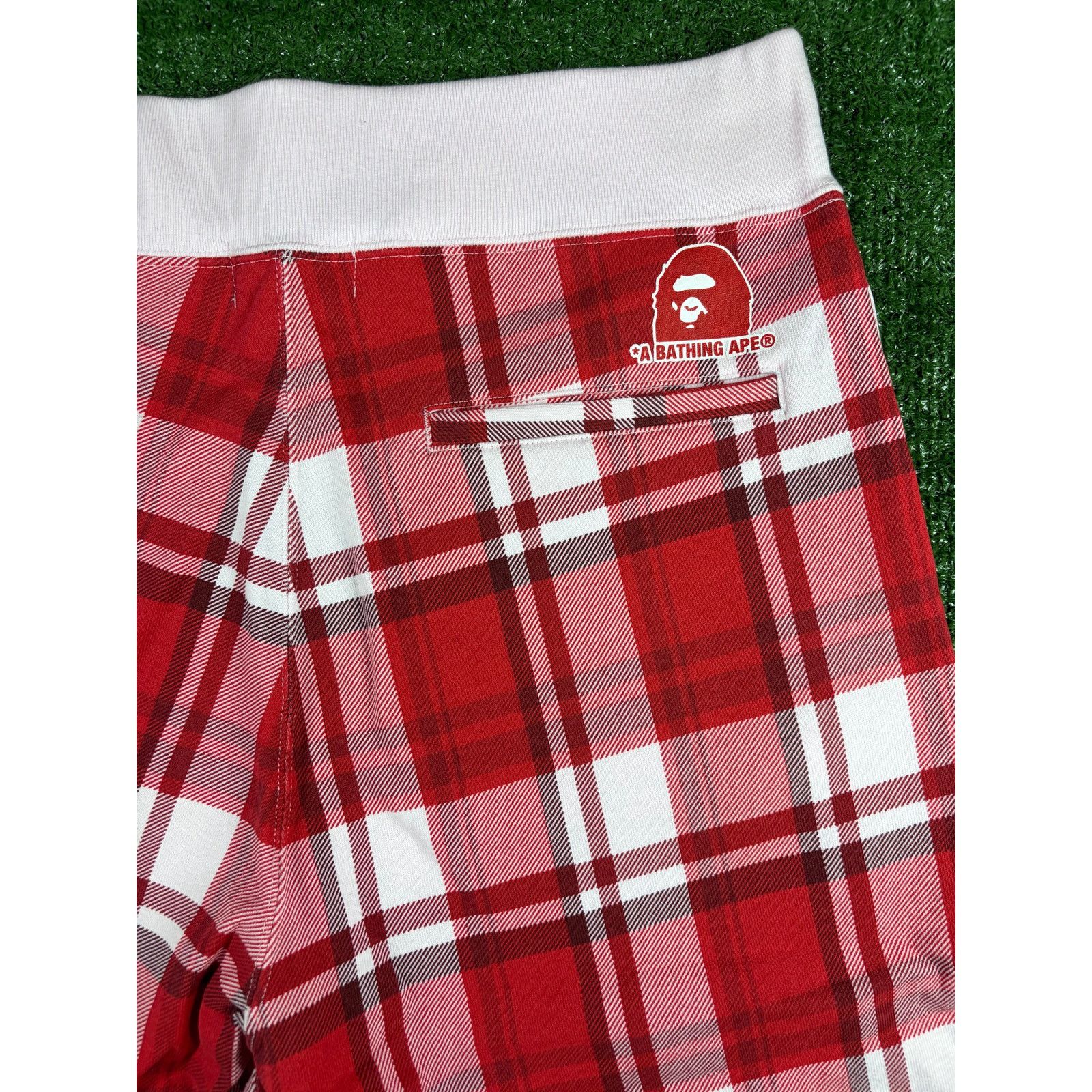 Bape BAPE London Exculsive Red Check Sweatshorts Size Medium Size US 33 - 4 Thumbnail