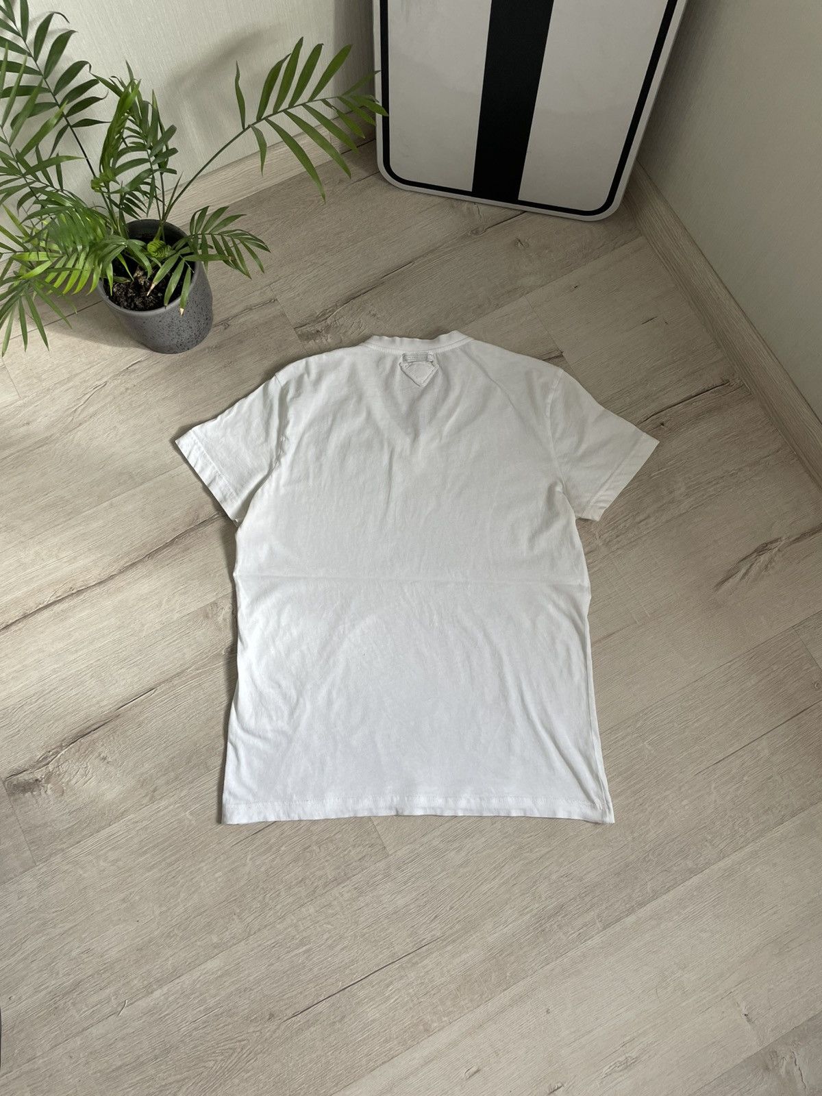 Designer × Prada Rare Prada v-Neck Tee with Triangle back t-shirt Y2k Size US S / EU 44-46 / 1 - 11 Thumbnail