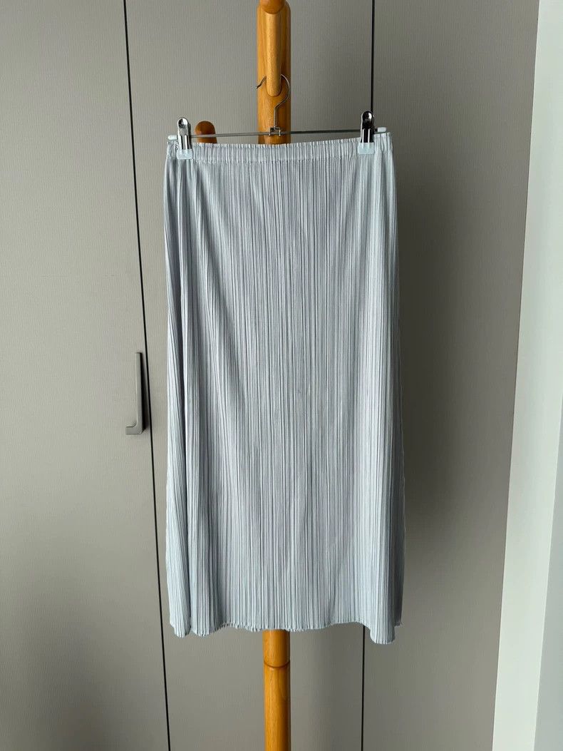 Issey Miyake Issey Miyake size:2 Light grey pleated skirt Size 22" - 1 Thumbnail