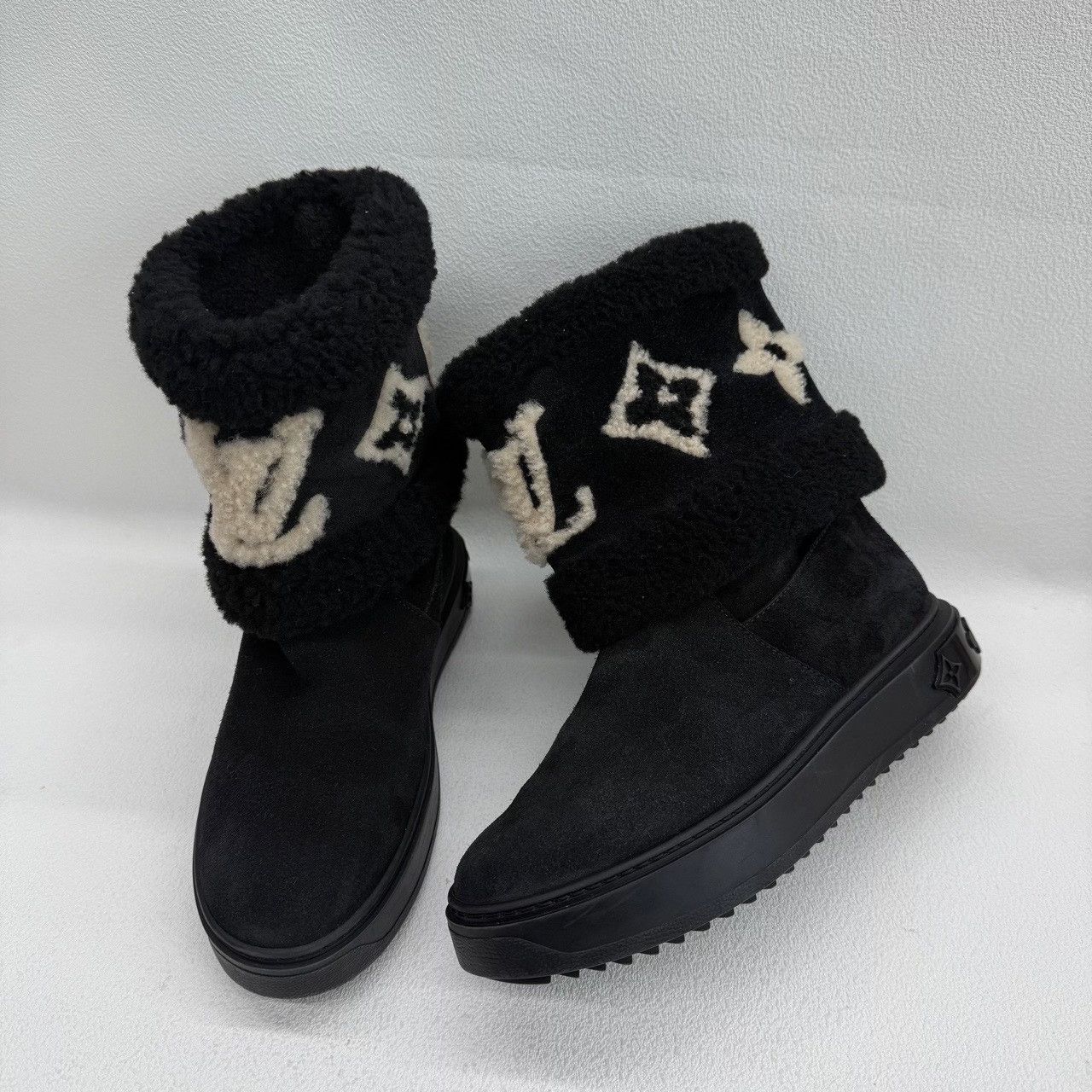 Louis Vuitton Louis Vuitton Black Boots us_6 Women Size US 6 / IT 36 - 1 Thumbnail