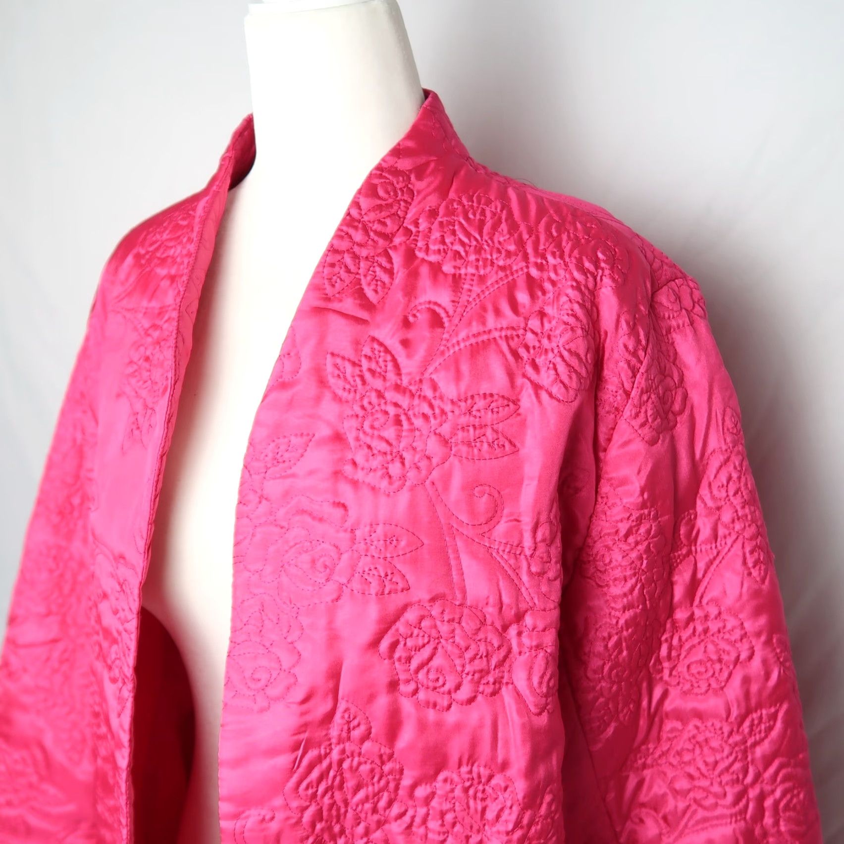 Vintage VINTAGE Liz Baker hot pink satin floral quilt embroidered jacket L Women's Size L / US 10 / IT 46 - 2 Thumbnail