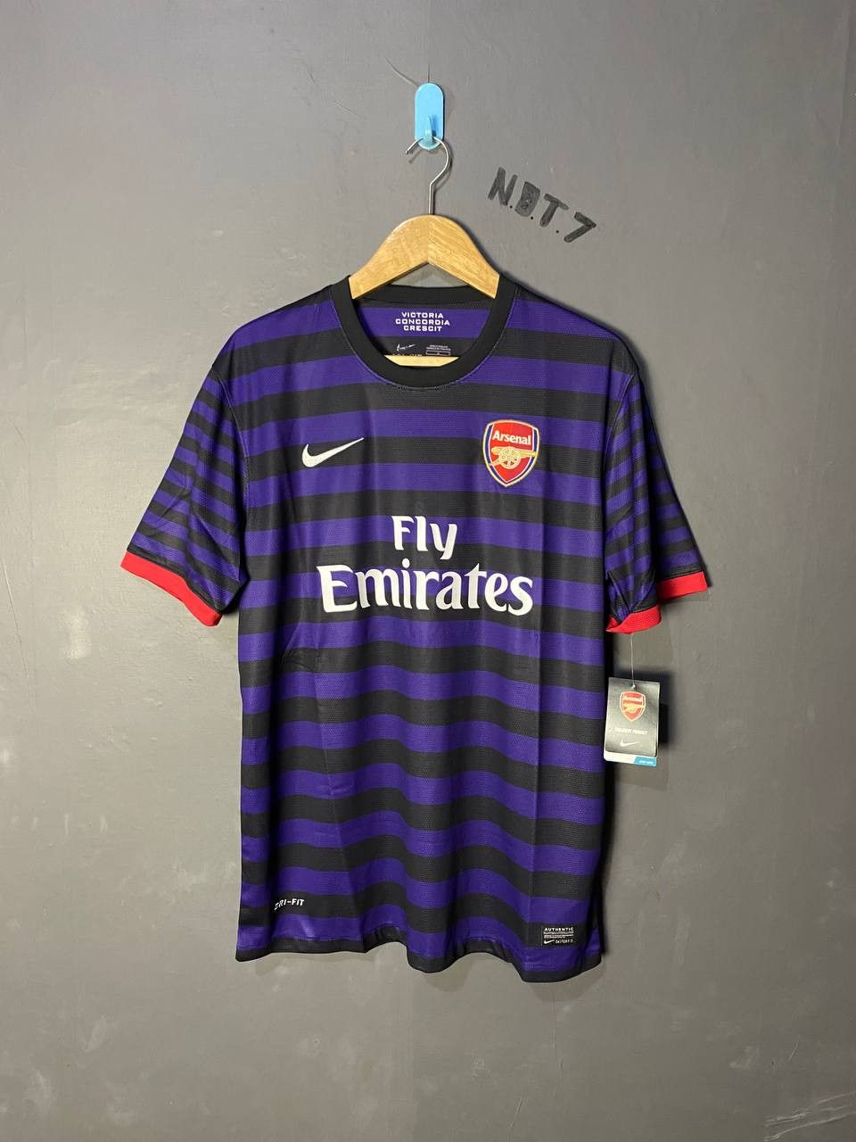 Nike Arsenal away 2012 BNWT Size US L / EU 52-54 / 3 - 1 Thumbnail