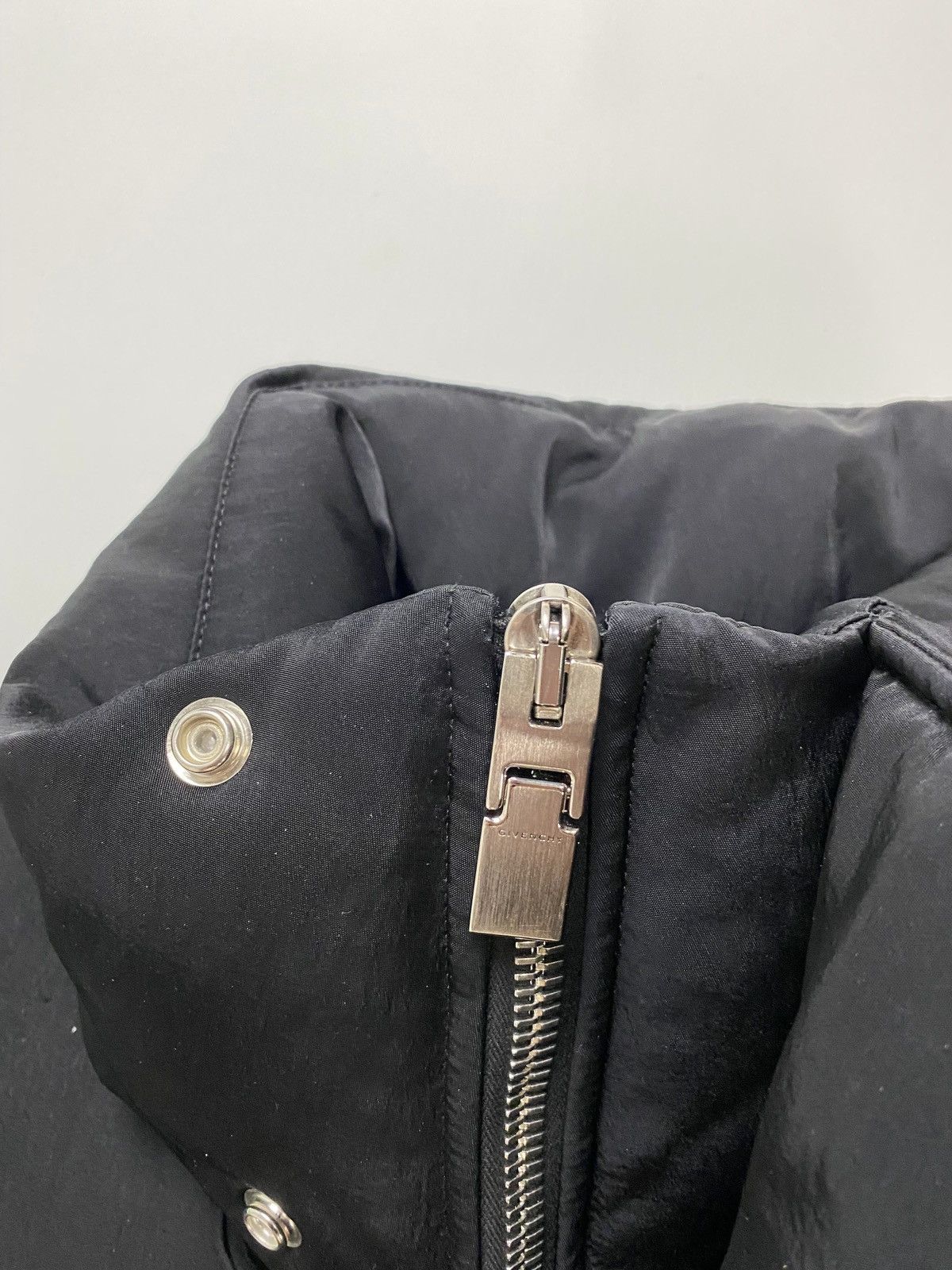 Givenchy GIVENCHY AW21 MW PUFFER VEST BLACK SZ:50 Size US M / EU 48-50 / 2 - 6 Thumbnail