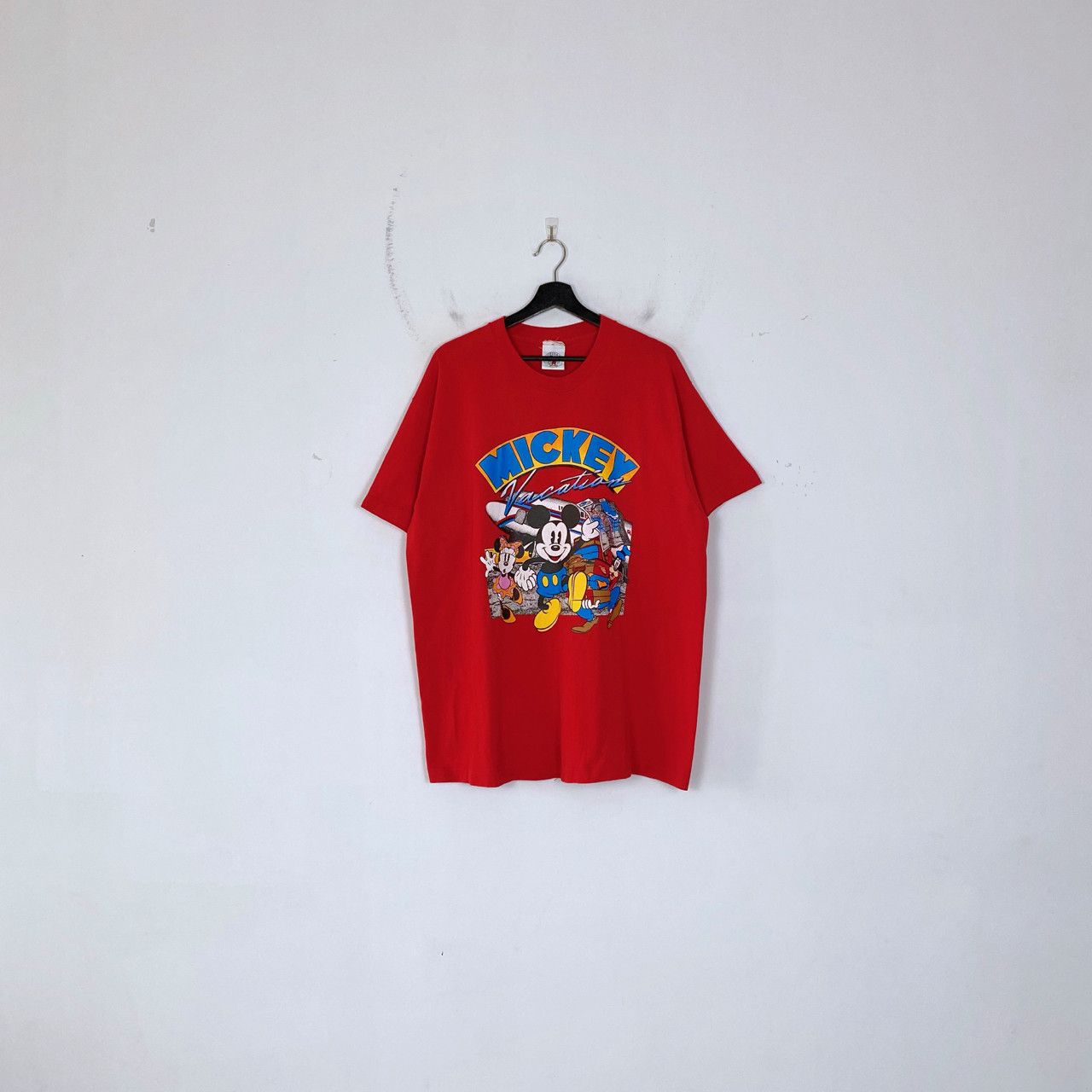 Vintage VINTAGE DISNEY MICKEY MOUSE & FRIENDS TEE Size US XL / EU 56 / 4 - 1 Thumbnail