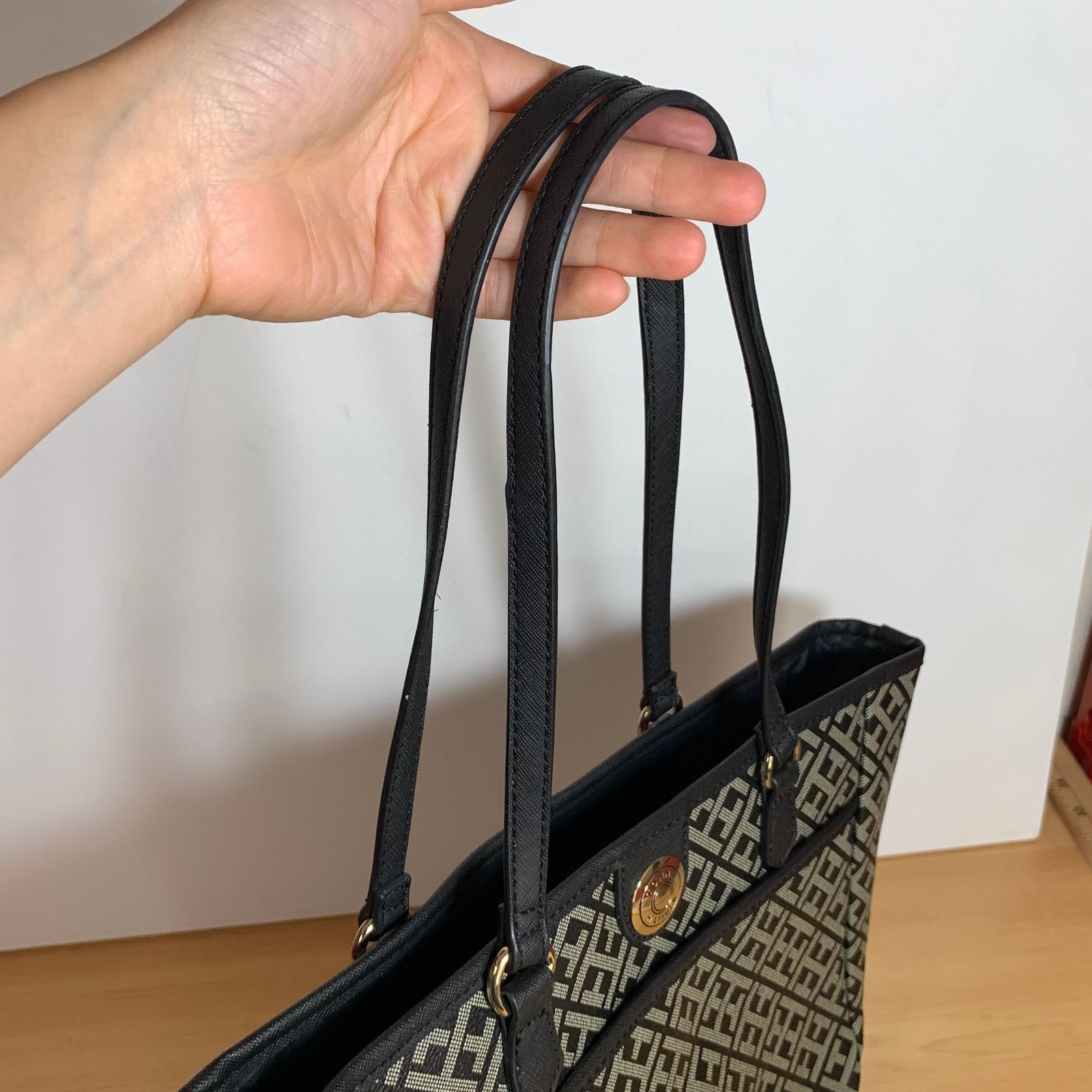 Tommy Hilfiger Tommy Hilfiger Womens Tote Bag Black-White Size Medium Purse Size ONE SIZE - 8 Thumbnail