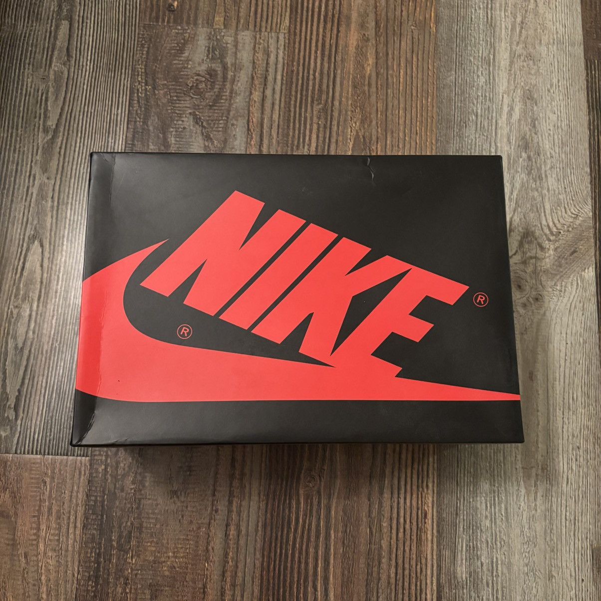 Jordan Brand Jordan 1 Retro Low OG Black Toe Size US 10.5 / EU 43-44 - 13 Thumbnail