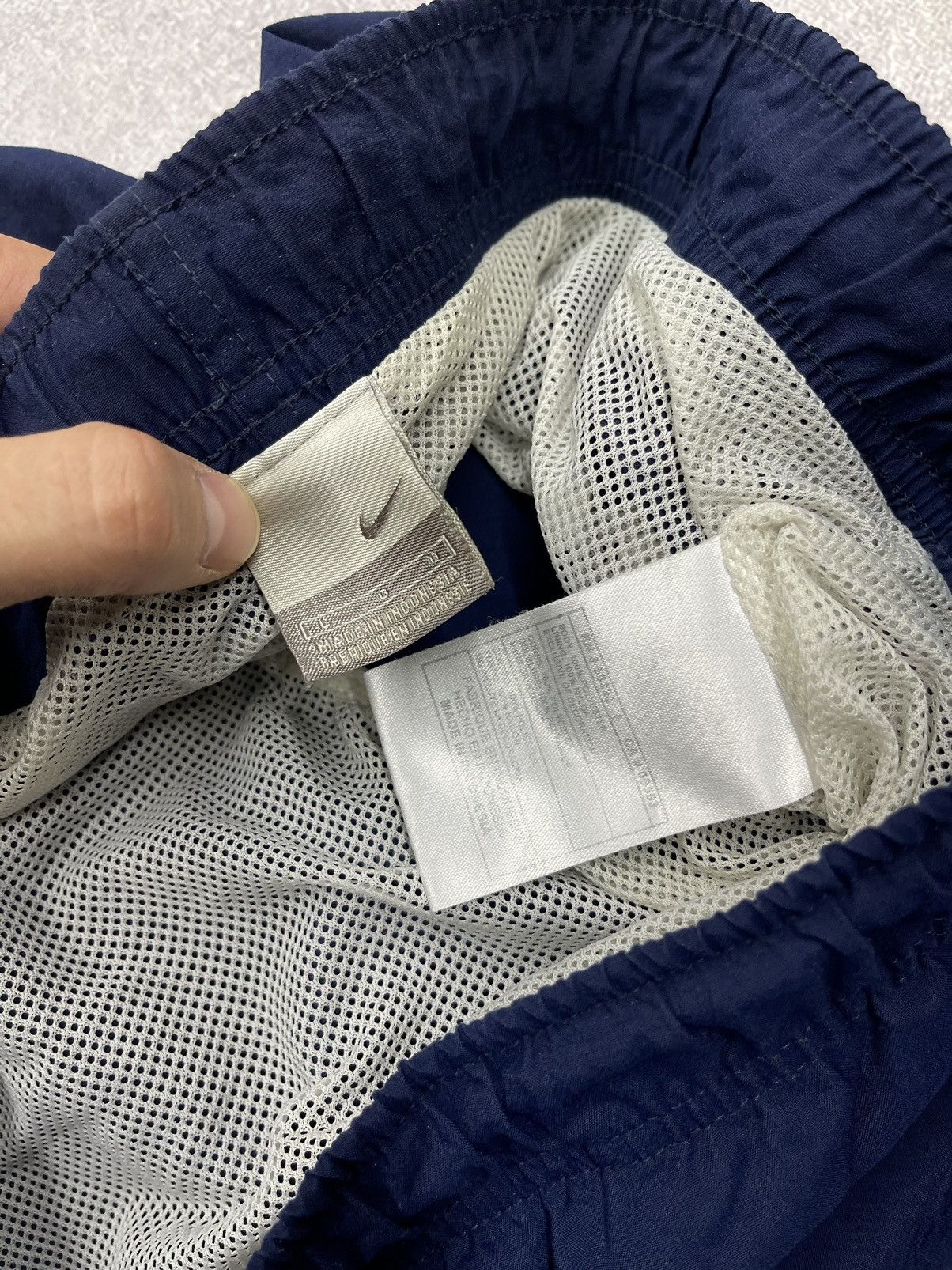 Nike Vintage Nike Navy Nylon Shorts Big Logo Swoosh Y2K Cargo Size US 34 / EU 50 - 8 Thumbnail