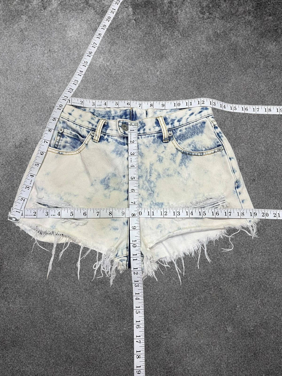 Fashion Victim Spiral Girl Split Zip Distressed Bleach Denim Hot Pants Size 25" / US 0 / IT 36 - 16 Thumbnail