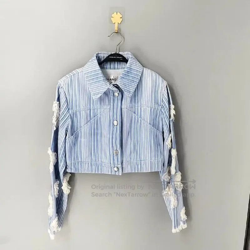Chanel Chanel Cropped Blue Jacket with Floral Details . Size S / US 4 / IT 40 - 1 Thumbnail