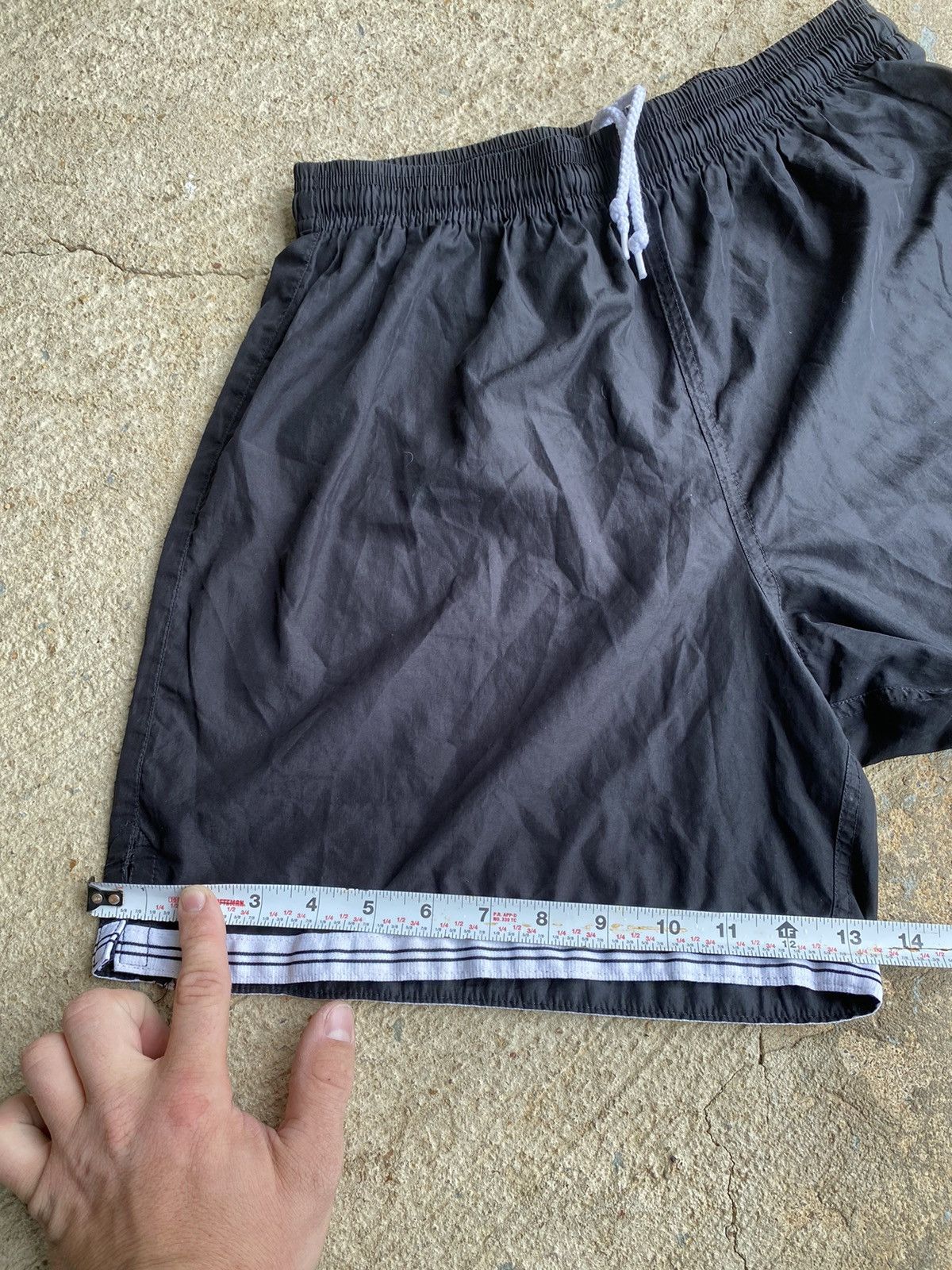 Nike × Vintage Vintage 90’s Nike Black Essential Medium Shorts Size US 26 / EU 42 - 10 Thumbnail