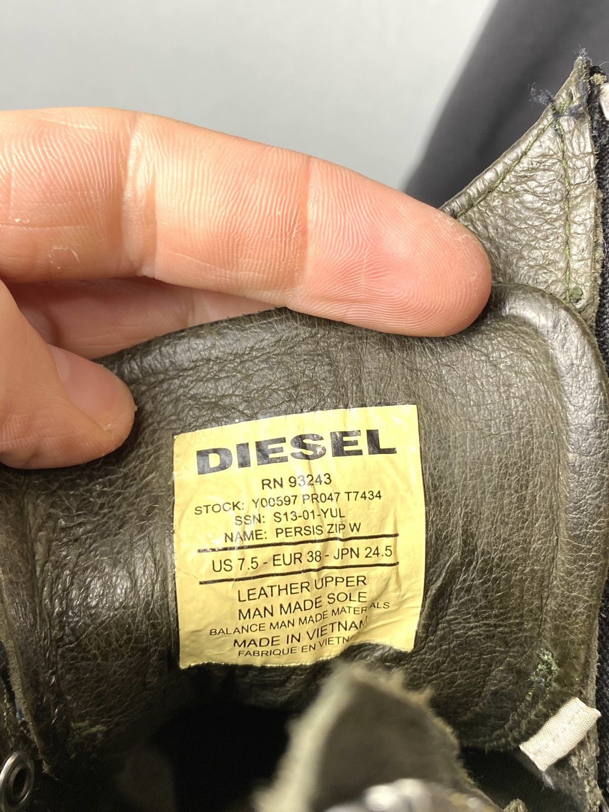 Diesel Vintage Diesel High Top Design Suede Sneakers Size US 7.5 / IT 37.5 - 15 Thumbnail
