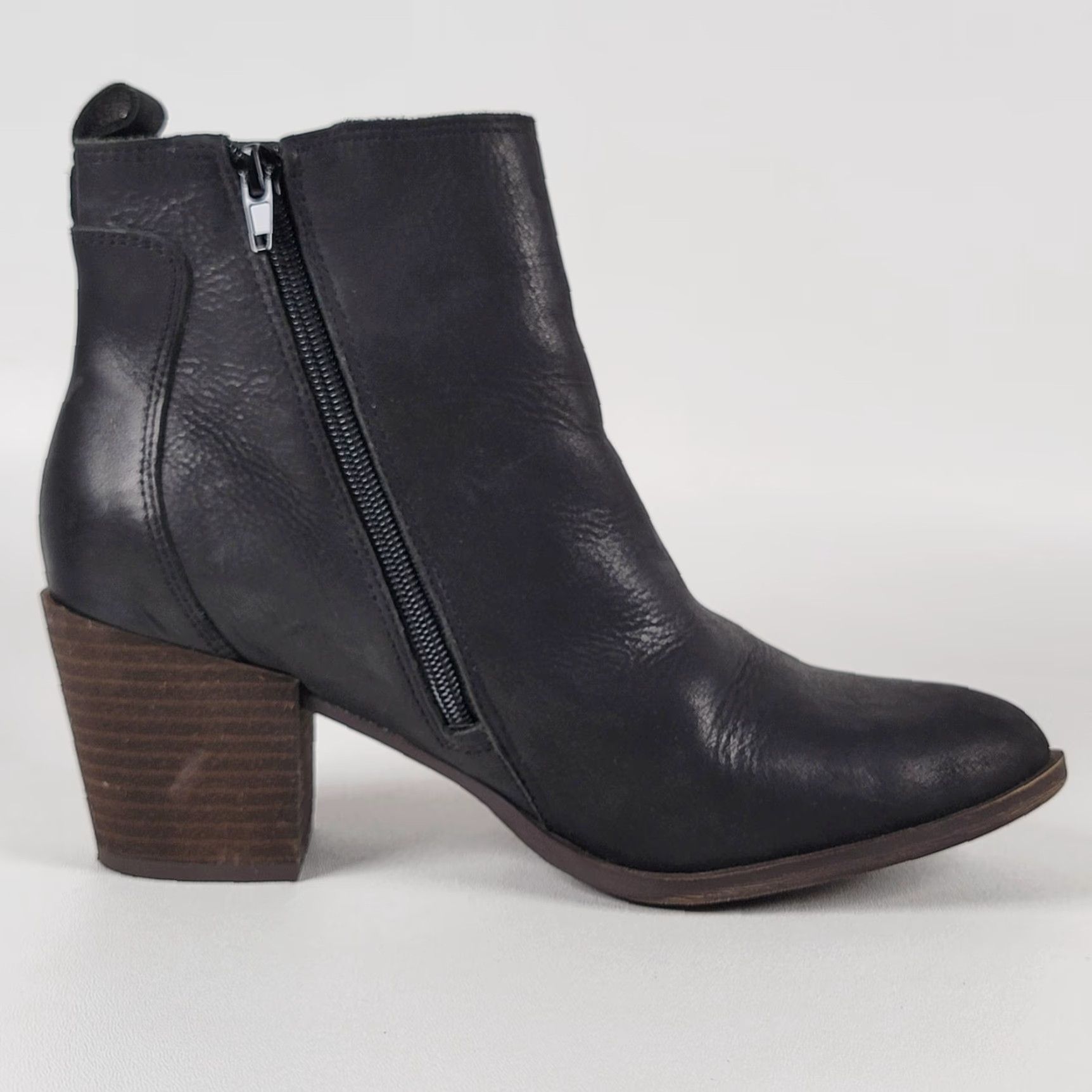 Lucky Brand Lucky Brand Women’s Bofrida Bootie, Black Ankle Booties, Size 9 M, Leather, Zip, Round Toe, Mid Heel, Black, Shoes, Womens Size US 9 / IT 39 - 6 Thumbnail