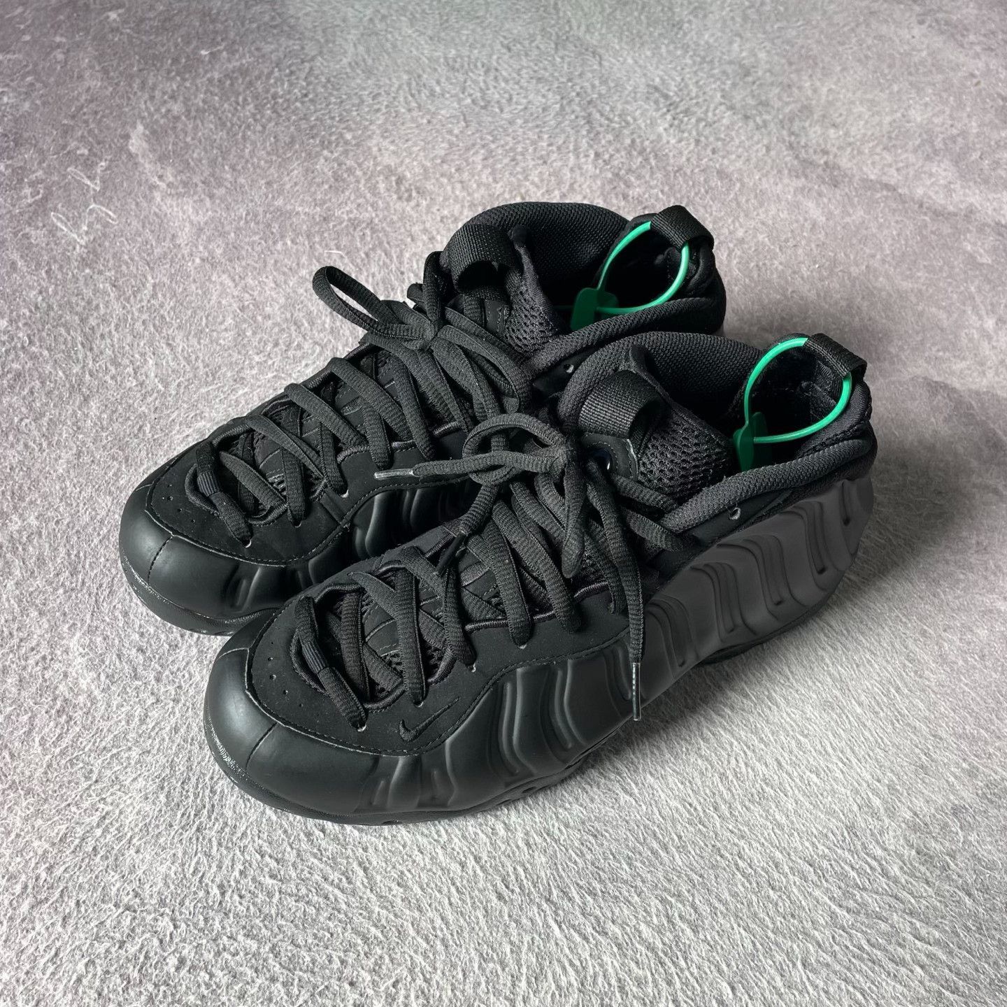 Nike Nike Black Lowtop Sneakers 42 Men Size US 9 / EU 42 - 1 Thumbnail
