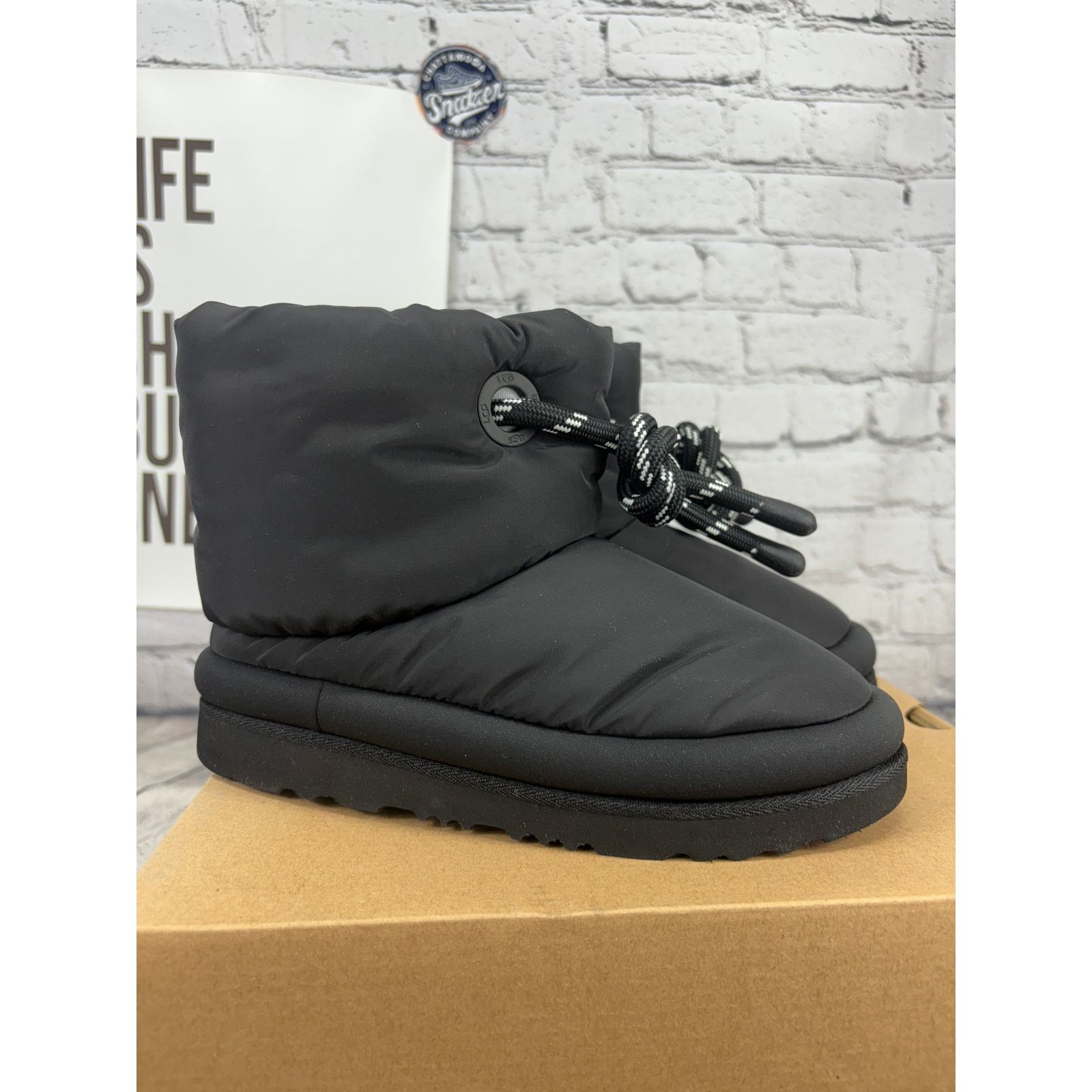 Ugg UGG Classic Maxi Short Boots Womens 5 Black Bootie Puff Shoe Size US 5 / IT 35 - 5 Thumbnail