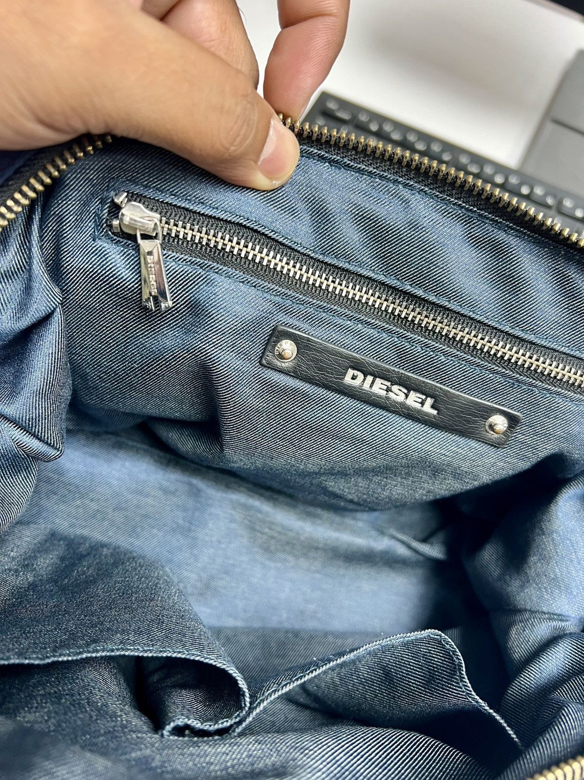 Diesel × Diesel Black Gold × Vintage Vintage Y2K Diesel Two Way Sling Crossbody Bag Size ONE SIZE - 16 Thumbnail