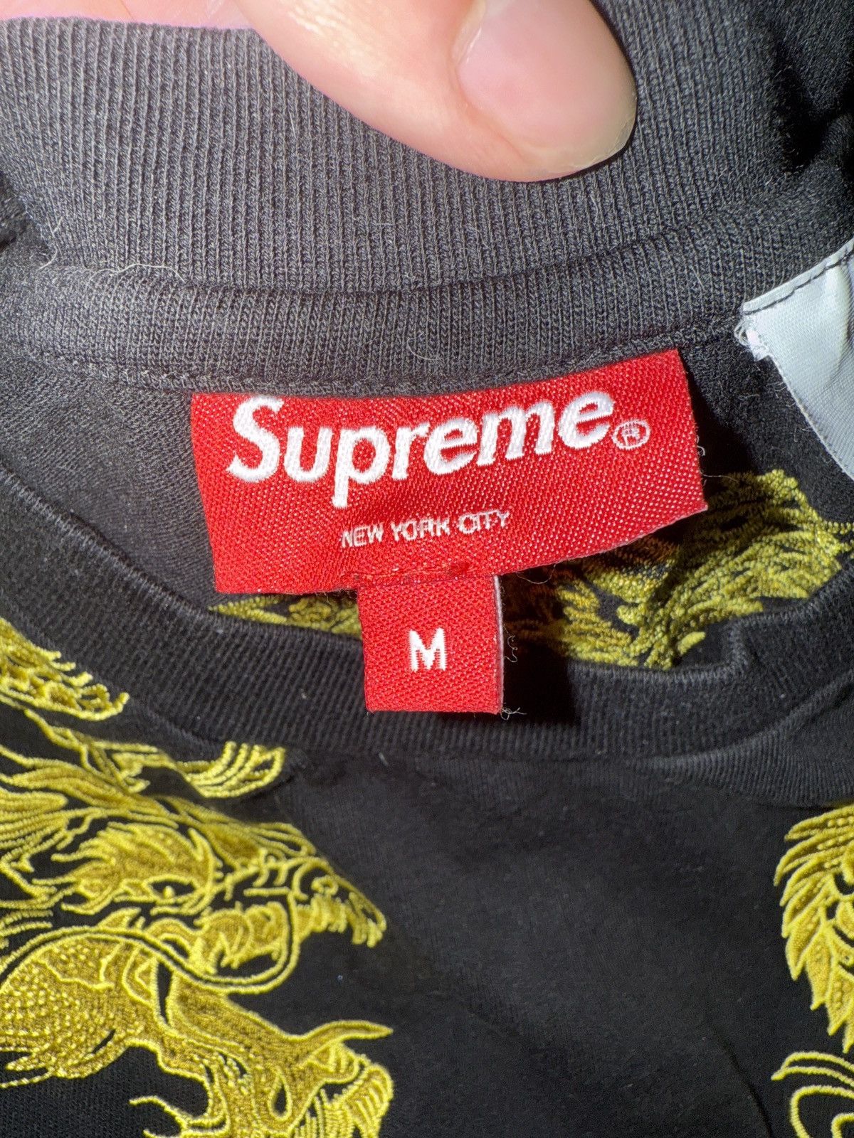 Supreme Black and Gold Embroidered Dragon TShirt New Size US M / EU 48-50 / 2 - 8 Thumbnail