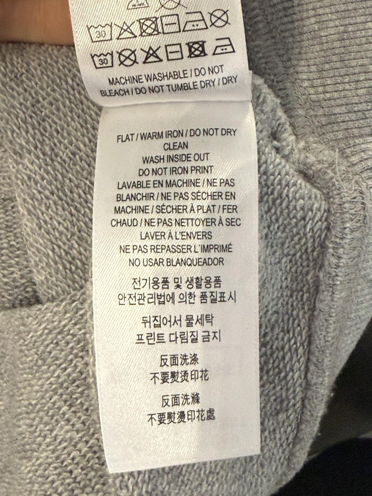 Burberry BURBERRY GREY CREWNECK SIZE L Size US L / EU 52-54 / 3 - 12 Thumbnail