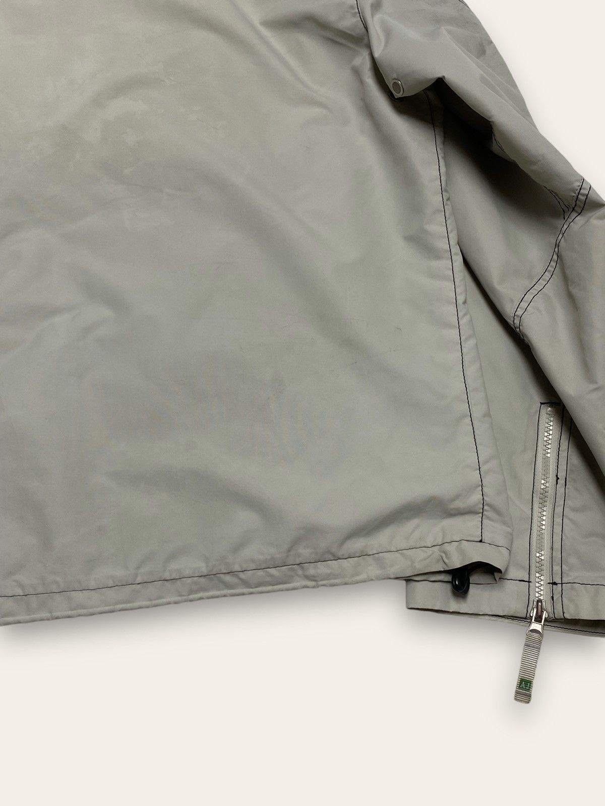 Armani Vintage ARMANI JEANS Grey Lightweight Hood Jacket Shell Size US XL / EU 56 / 4 - 17 Thumbnail