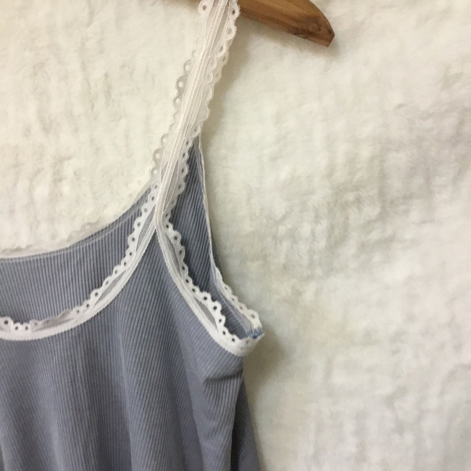 Victoria's Secret Victoria's Secret Gray and White Lace Tank Size XS / US 0-2 / IT 36-38 - 9 Thumbnail