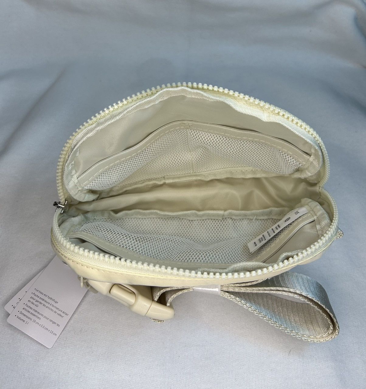 Lululemon New Lululemon Everywhere Belt Bag Color: Cream / Size IL, |  Grailed