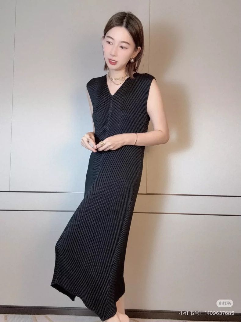 Issey Miyake Issey Miyake size:2 Black small fish-scale dress Size XS / US 0-2 / IT 36-38 - 8 Thumbnail
